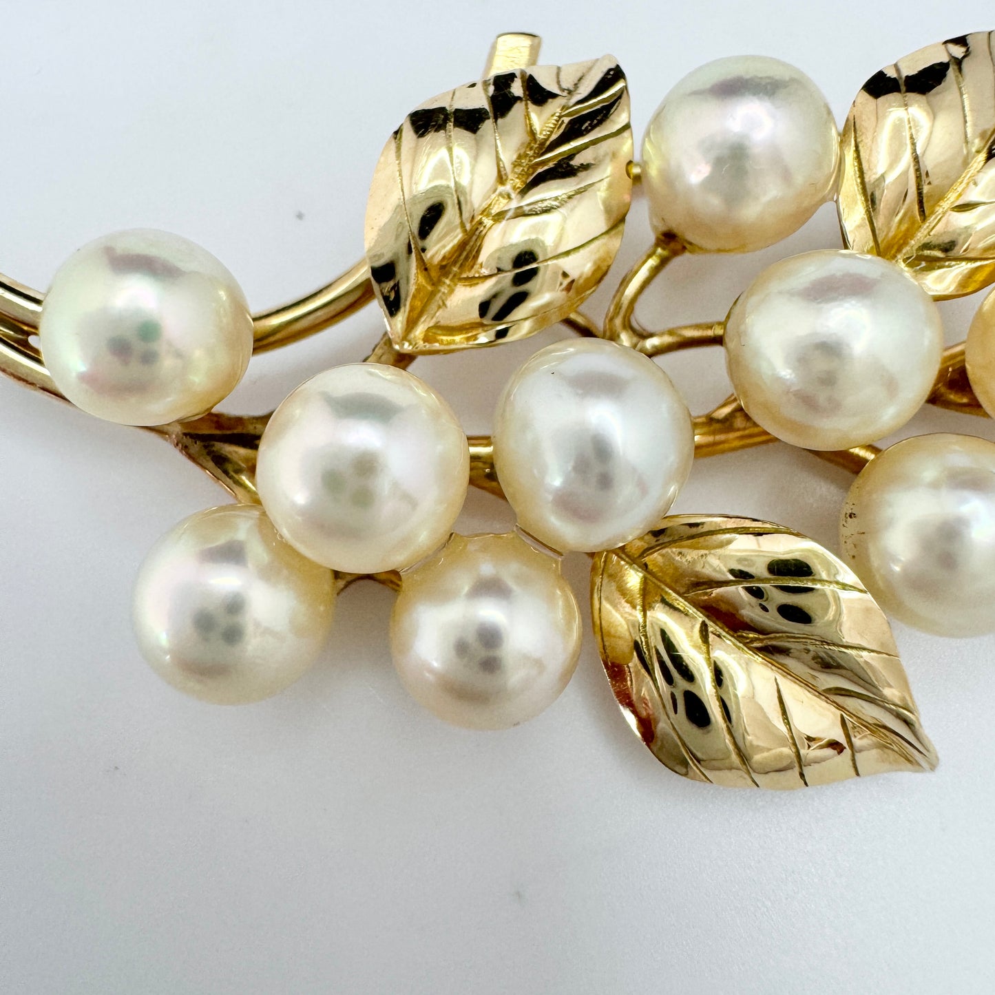 MIng's Vintage 14k Gold Akoya Pearl Brooch. 12.6 gram. 67mm