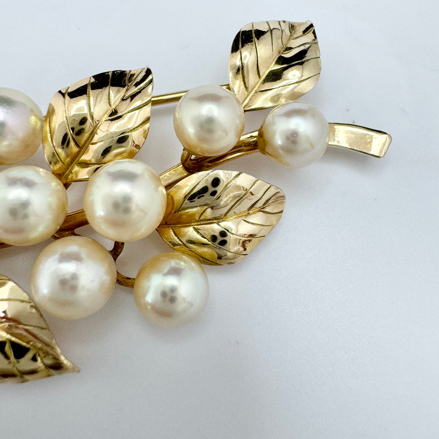 MIng's Vintage 14k Gold Akoya Pearl Brooch. 12.6 gram. 67mm