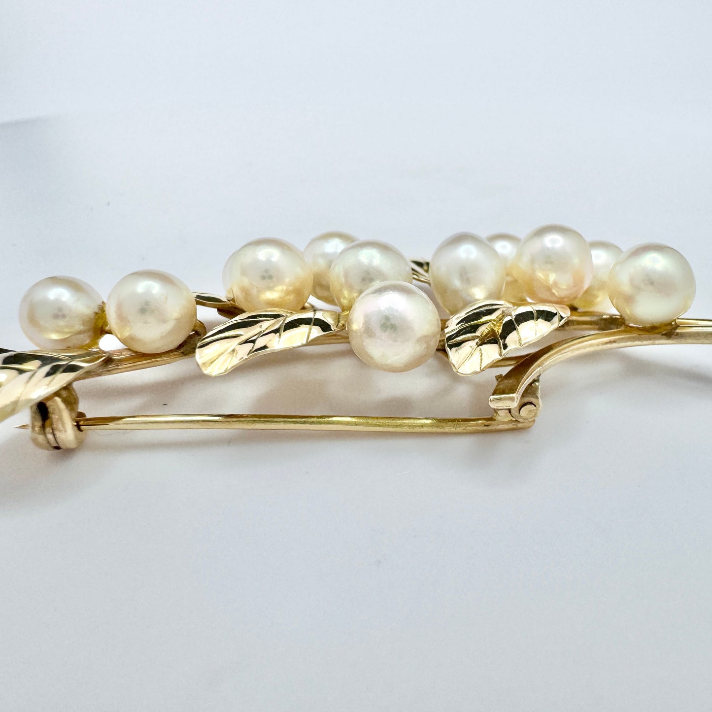 MIng's Vintage 14k Gold Akoya Pearl Brooch. 12.6 gram. 67mm