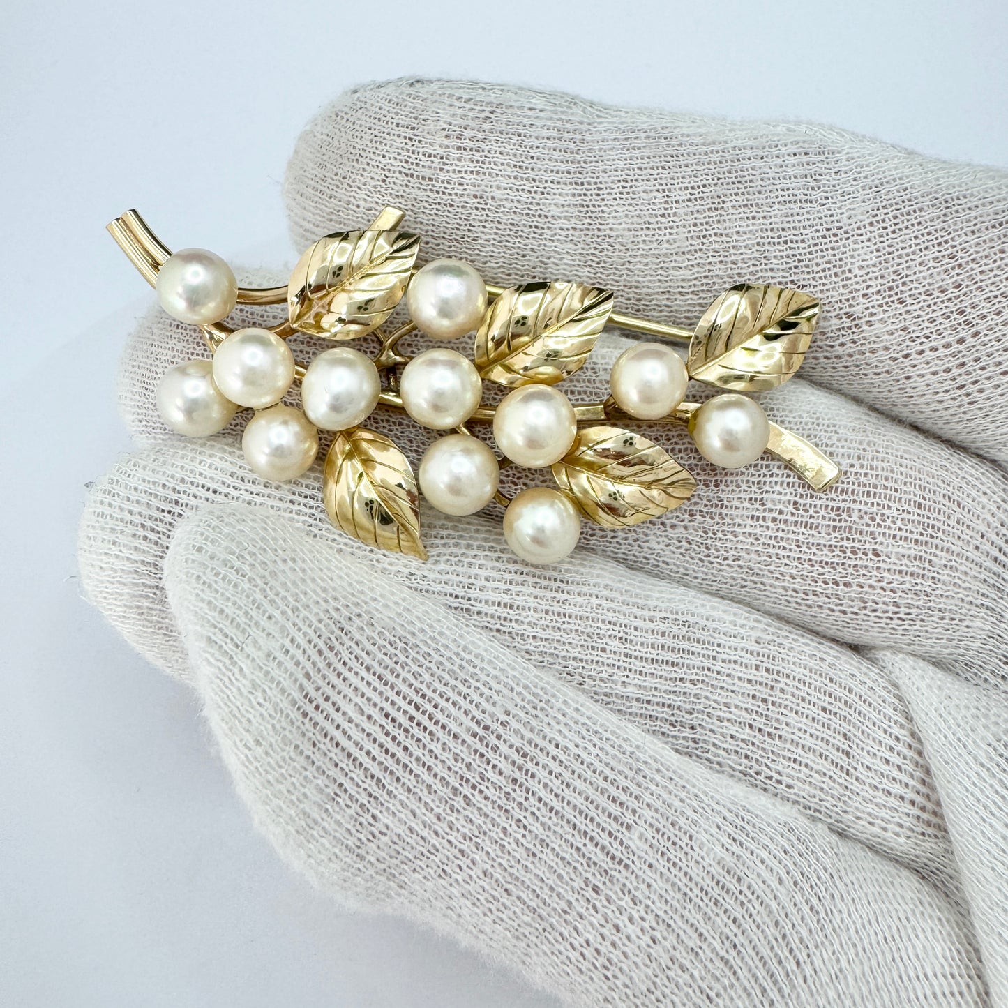 MIng's Vintage 14k Gold Akoya Pearl Brooch. 12.6 gram. 67mm