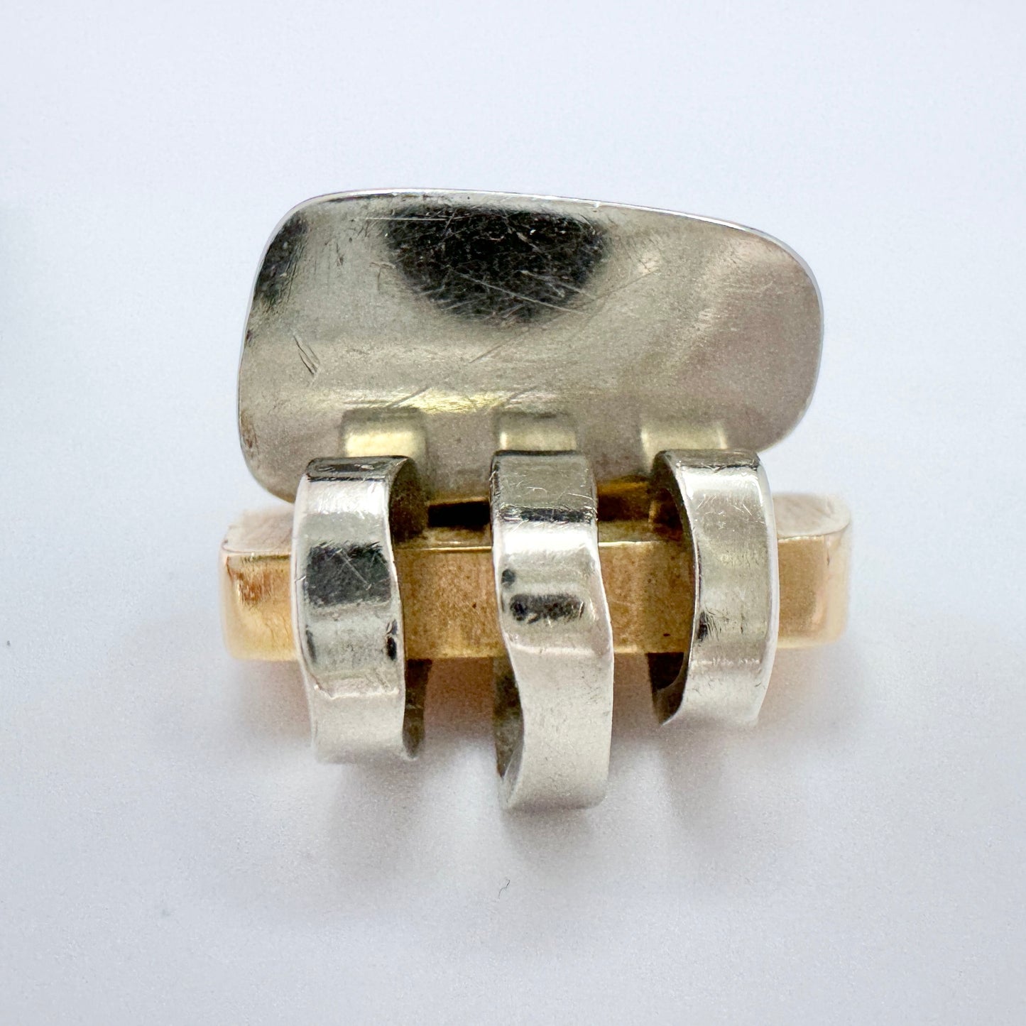 Claes E Giertta, Sweden 1977. Vintage Modernist 18k Gold Ring. Signed.