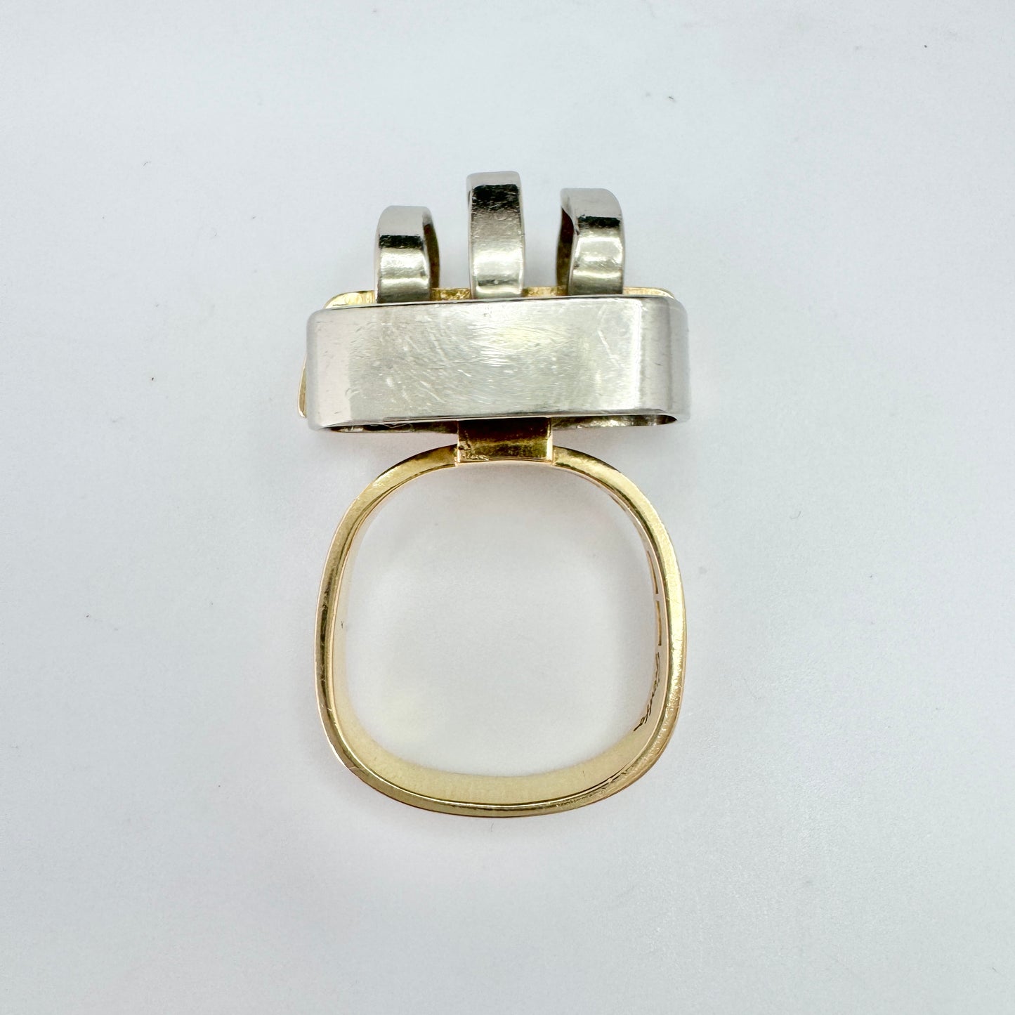 Claes E Giertta, Sweden 1977. Vintage Modernist 18k Gold Ring. Signed.