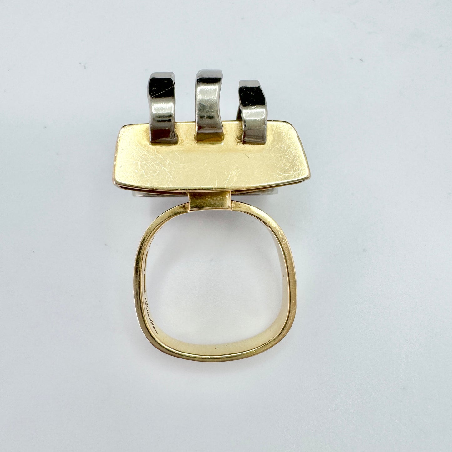 Claes E Giertta, Sweden 1977. Vintage Modernist 18k Gold Ring. Signed.