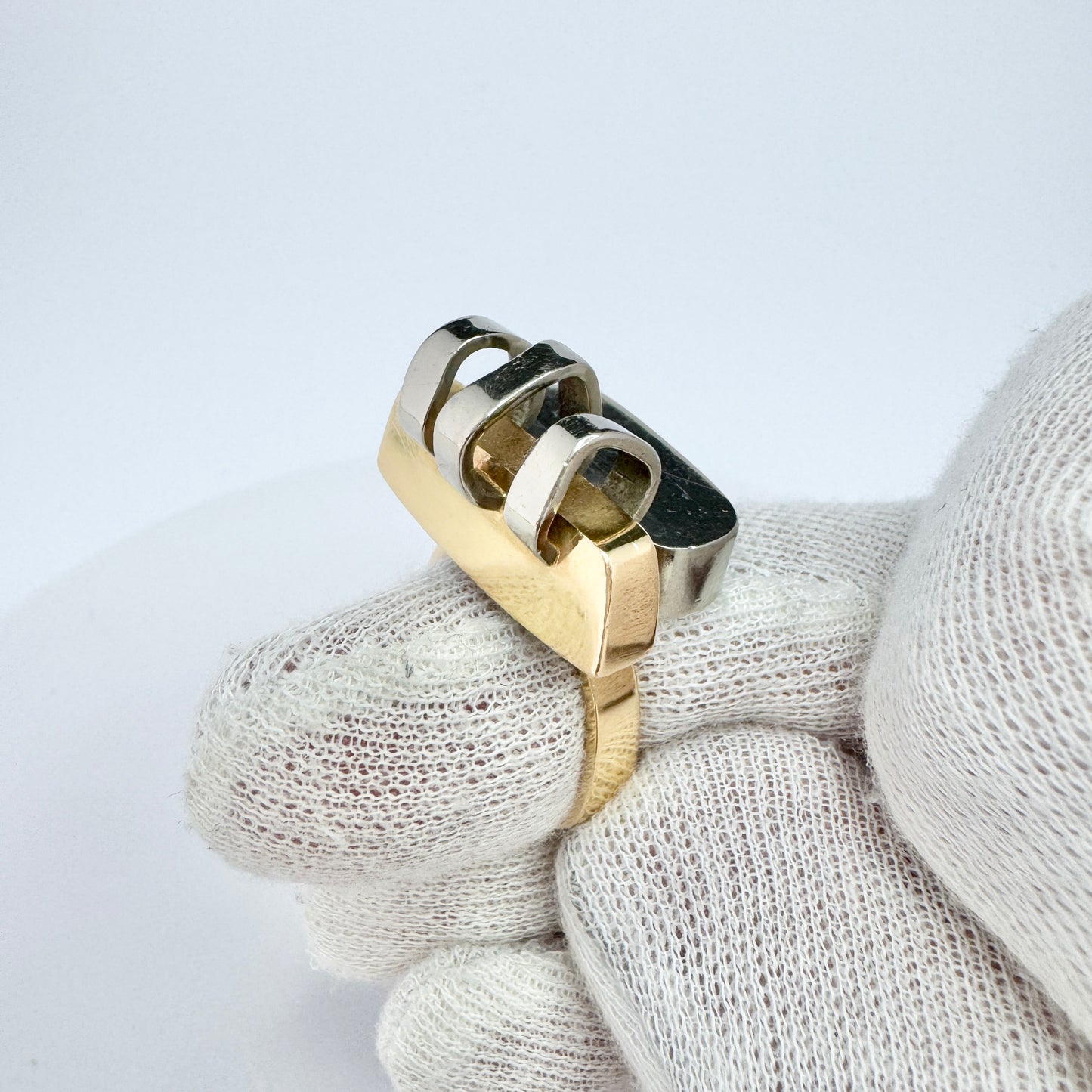 Claes E Giertta, Sweden 1977. Vintage Modernist 18k Gold Ring. Signed.