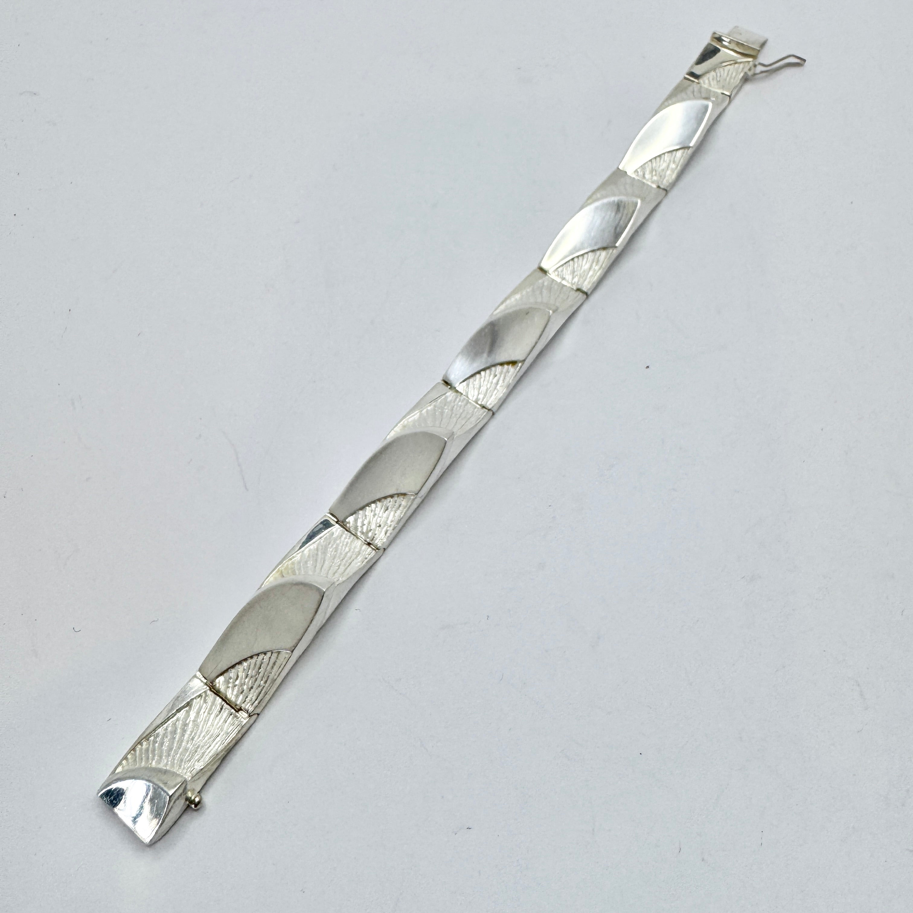 Matti J Hyvarinen, Finland. Vintage Sterling Silver Link Bracelet