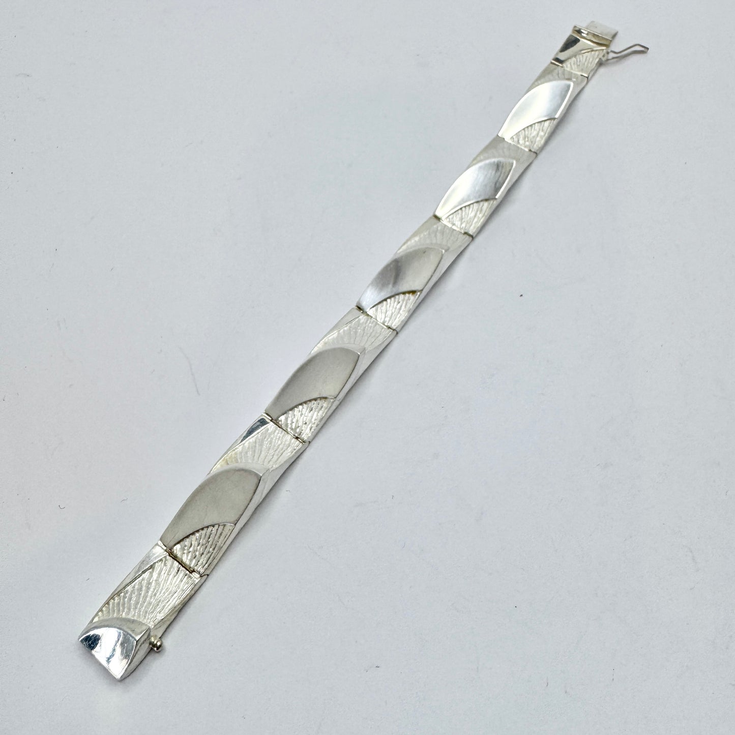 Matti J Hyvarinen, Finland. Vintage Sterling Silver Link Bracelet.