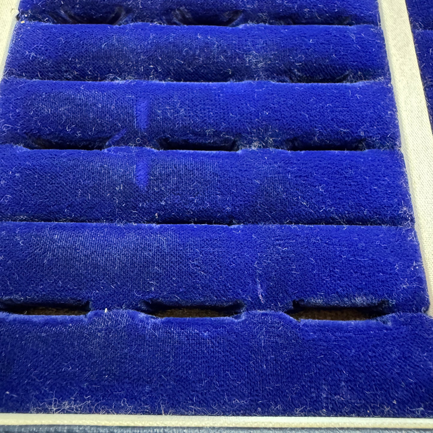 Vintage c 1950-60s. Multi Ring Display Storage Box. 42 Slots.