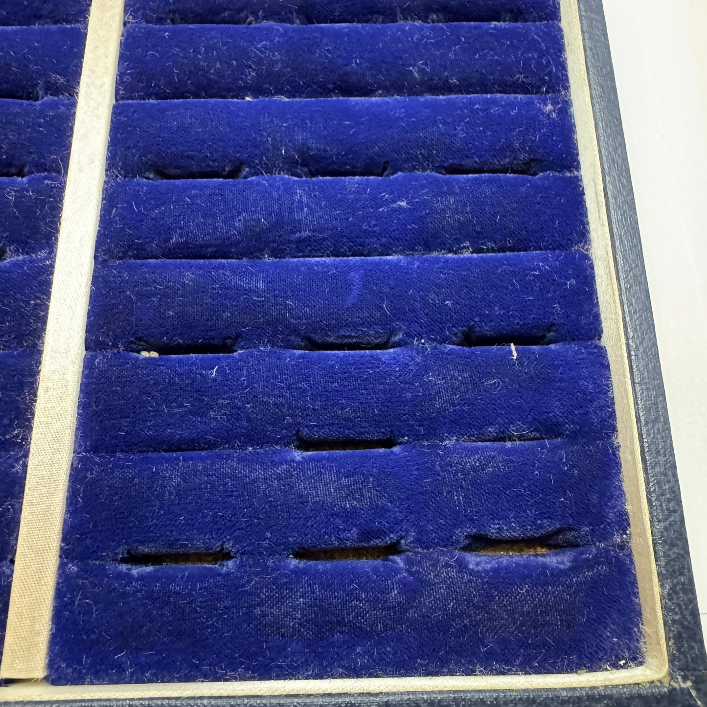 Vintage c 1950-60s. Multi Ring Display Storage Box. 42 Slots.