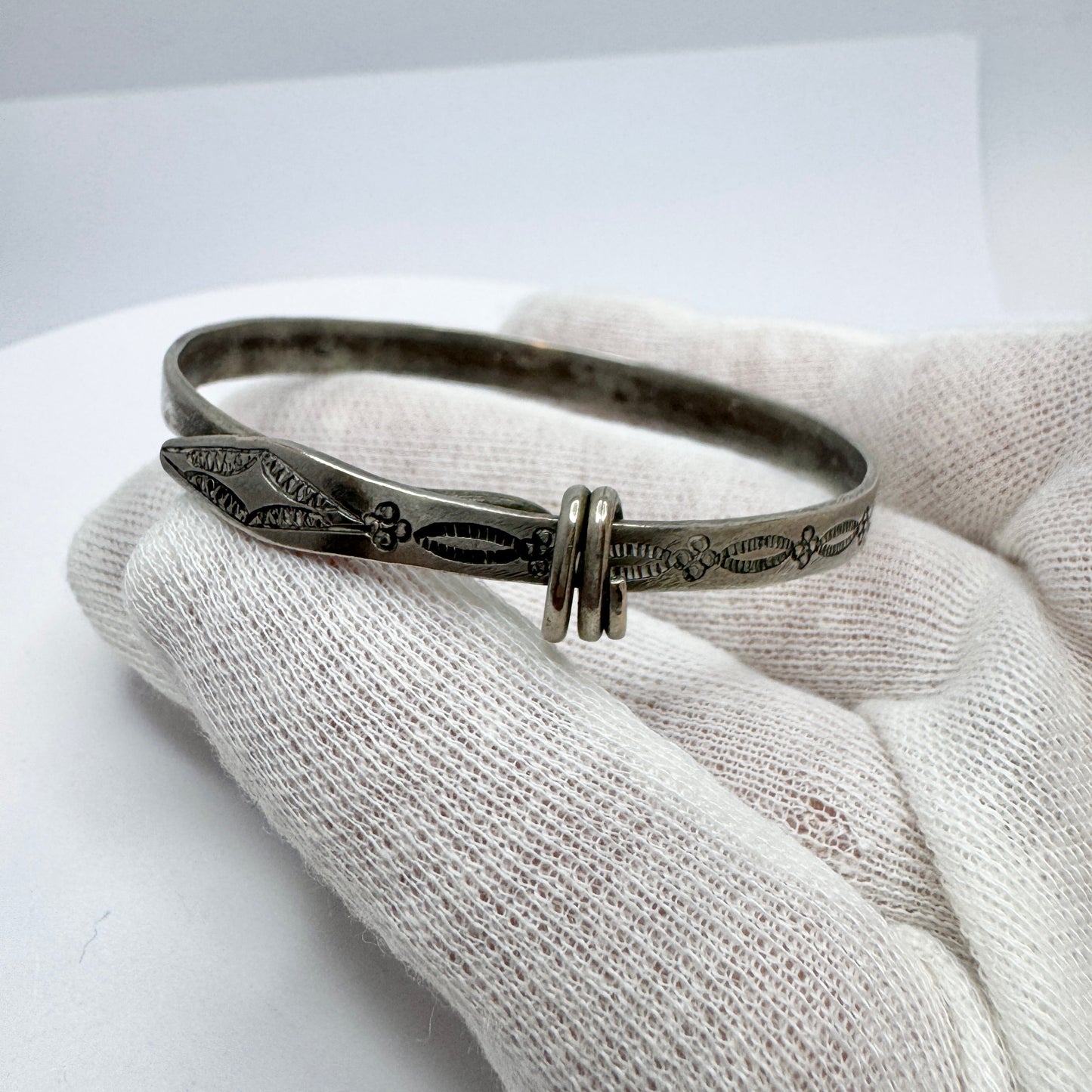 Vintage or Antique Solid Silver Bracelet. Possibly China.