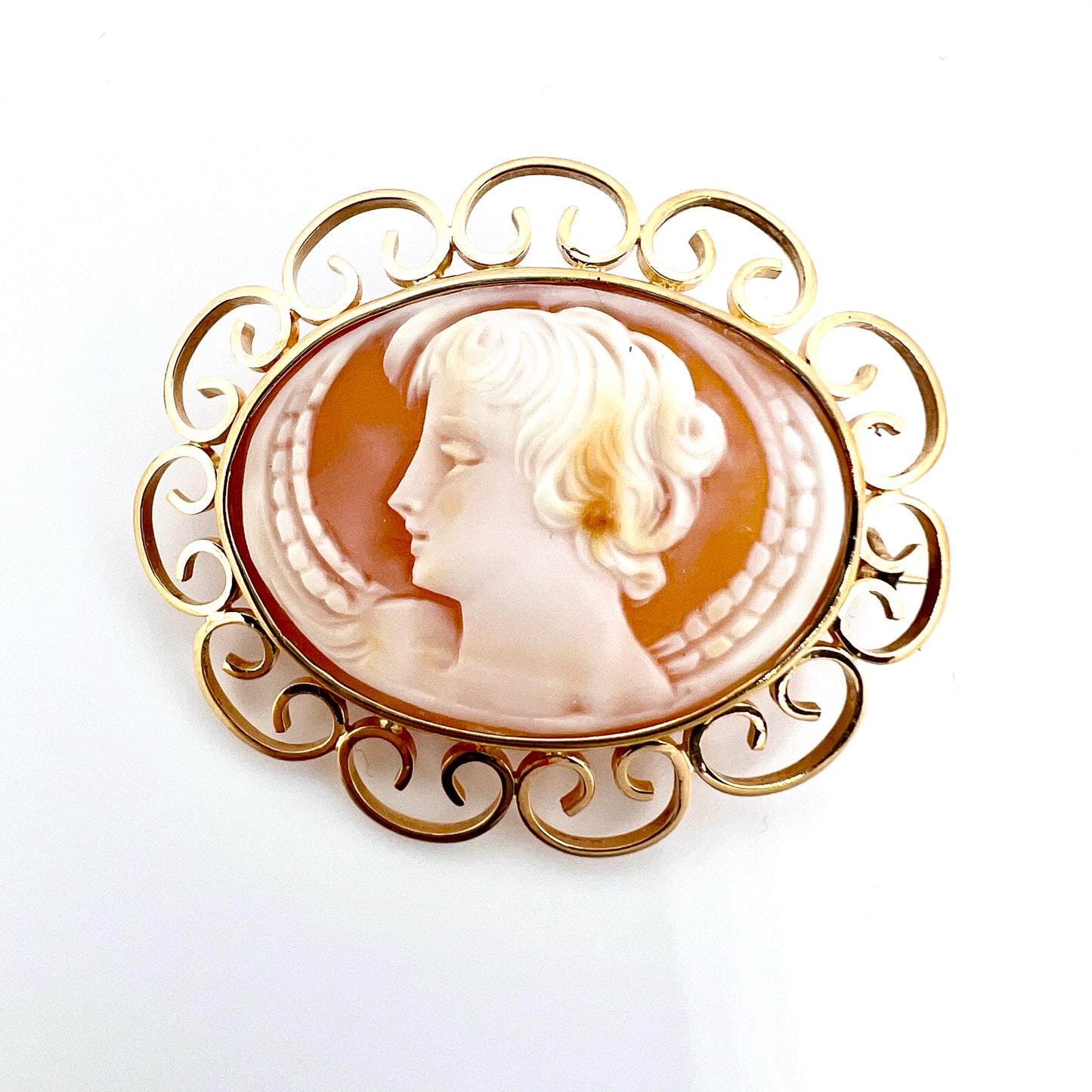 Bernhard Hertz, Stockholm 1947. Vintage 18k Gold Cameo Brooch. 7.3 gram