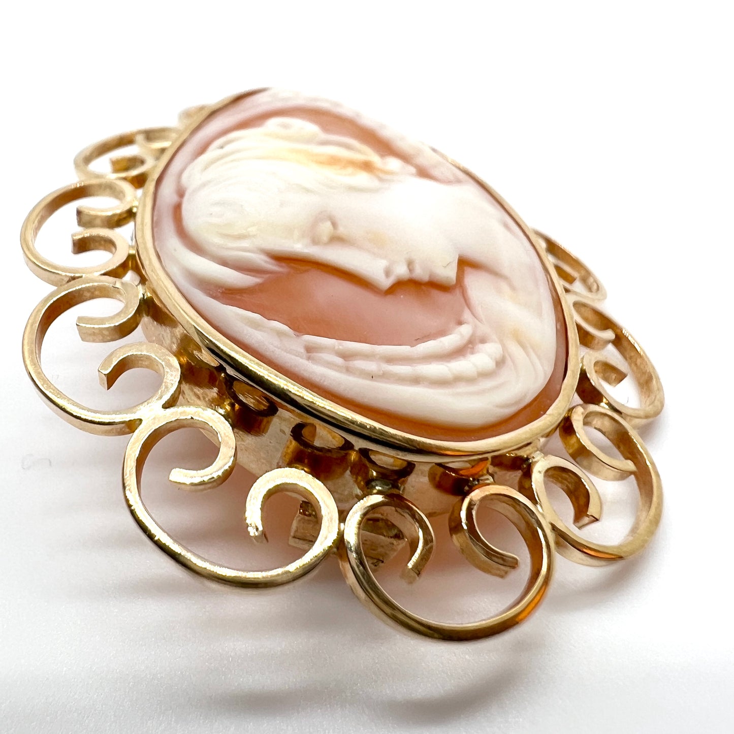 Bernhard Hertz, Stockholm 1947. Vintage 18k Gold Cameo Brooch. 7.3 gram