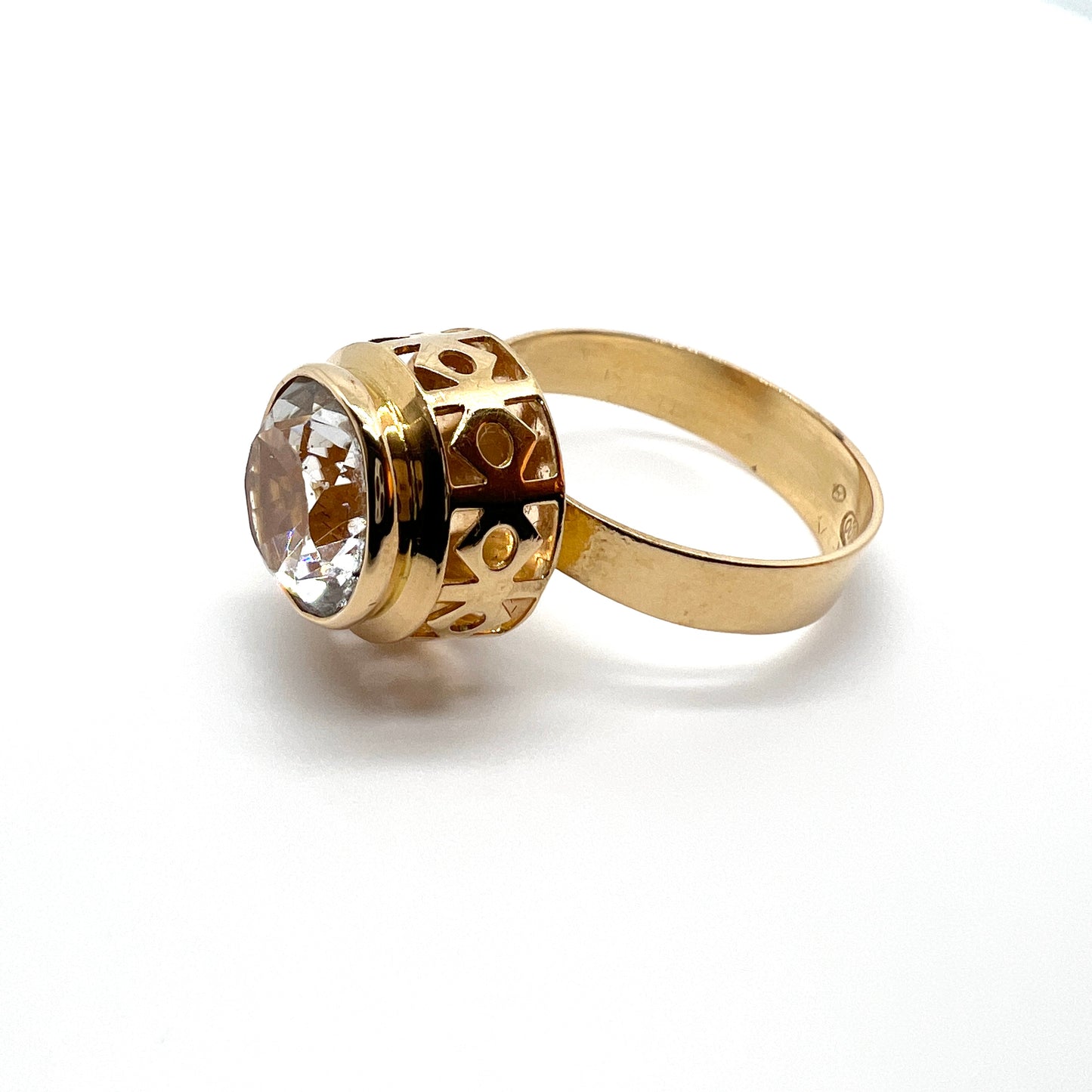 Örneus, Sweden 1970. Vintage 18k Gold Rock Crystal Ring.