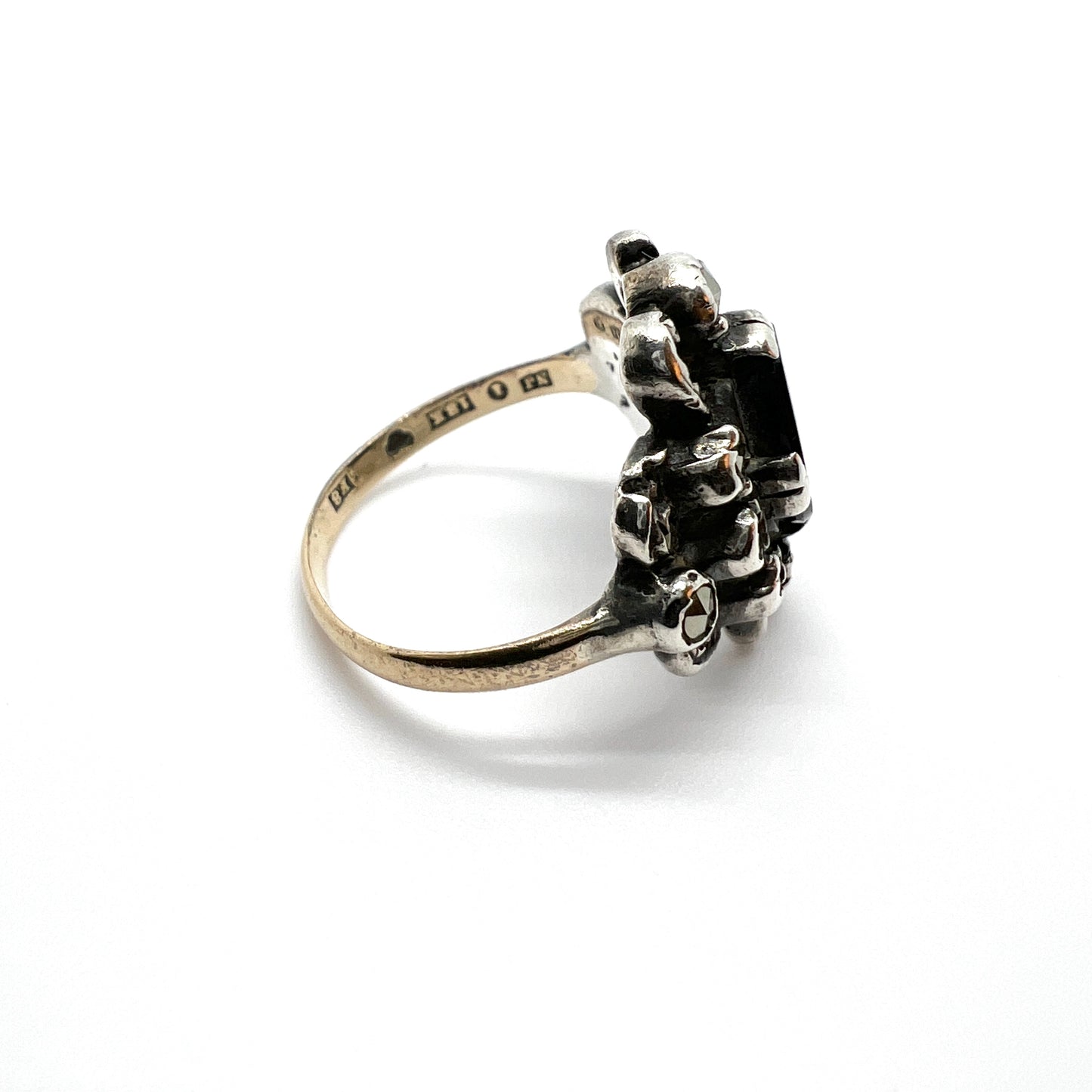 Nordiska Juvelaktiebolaget, Sweden 1932. Art Deco 18k Gold Silver Onyx Marcasite Ring