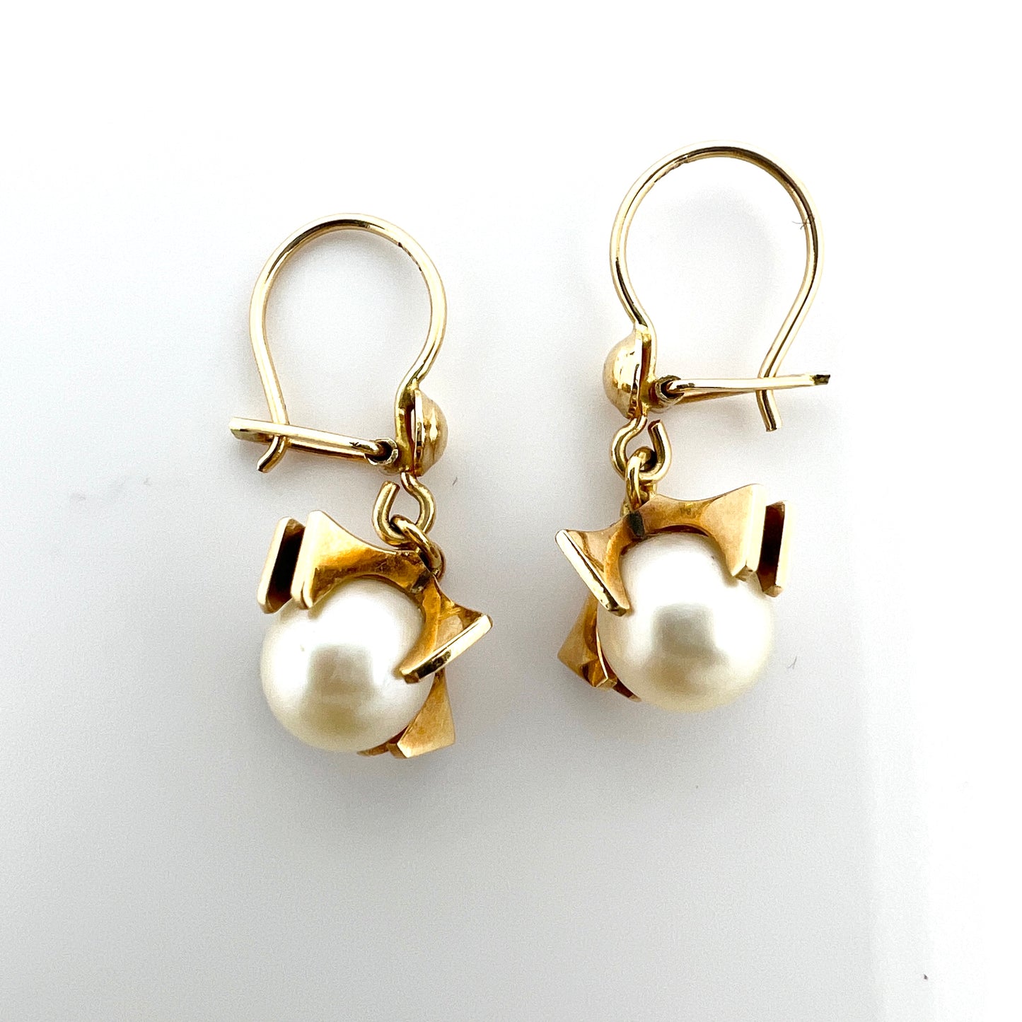 Finland c 1970s. Vintage 14k Gold Pearl Earrings.