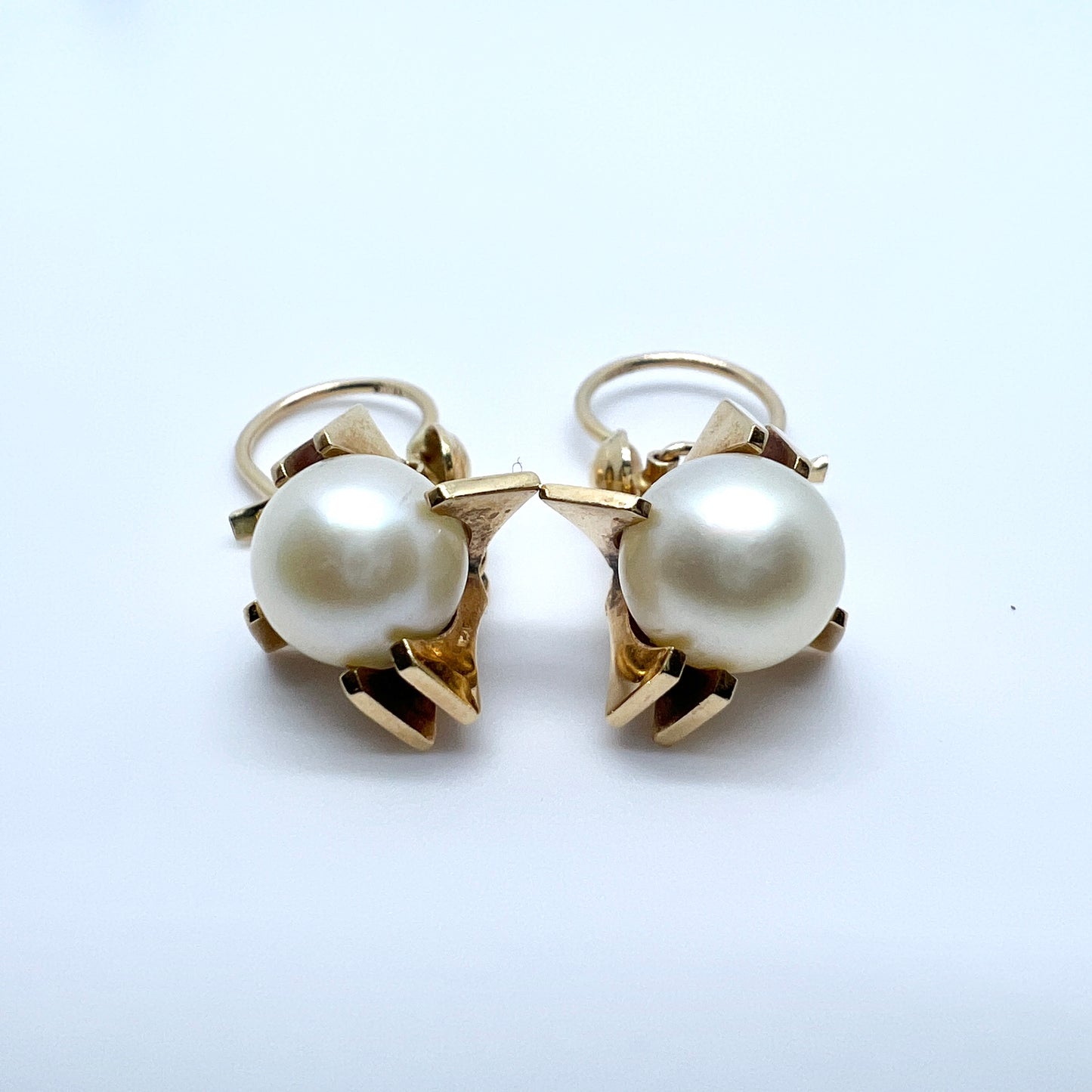 Finland c 1970s. Vintage 14k Gold Pearl Earrings.