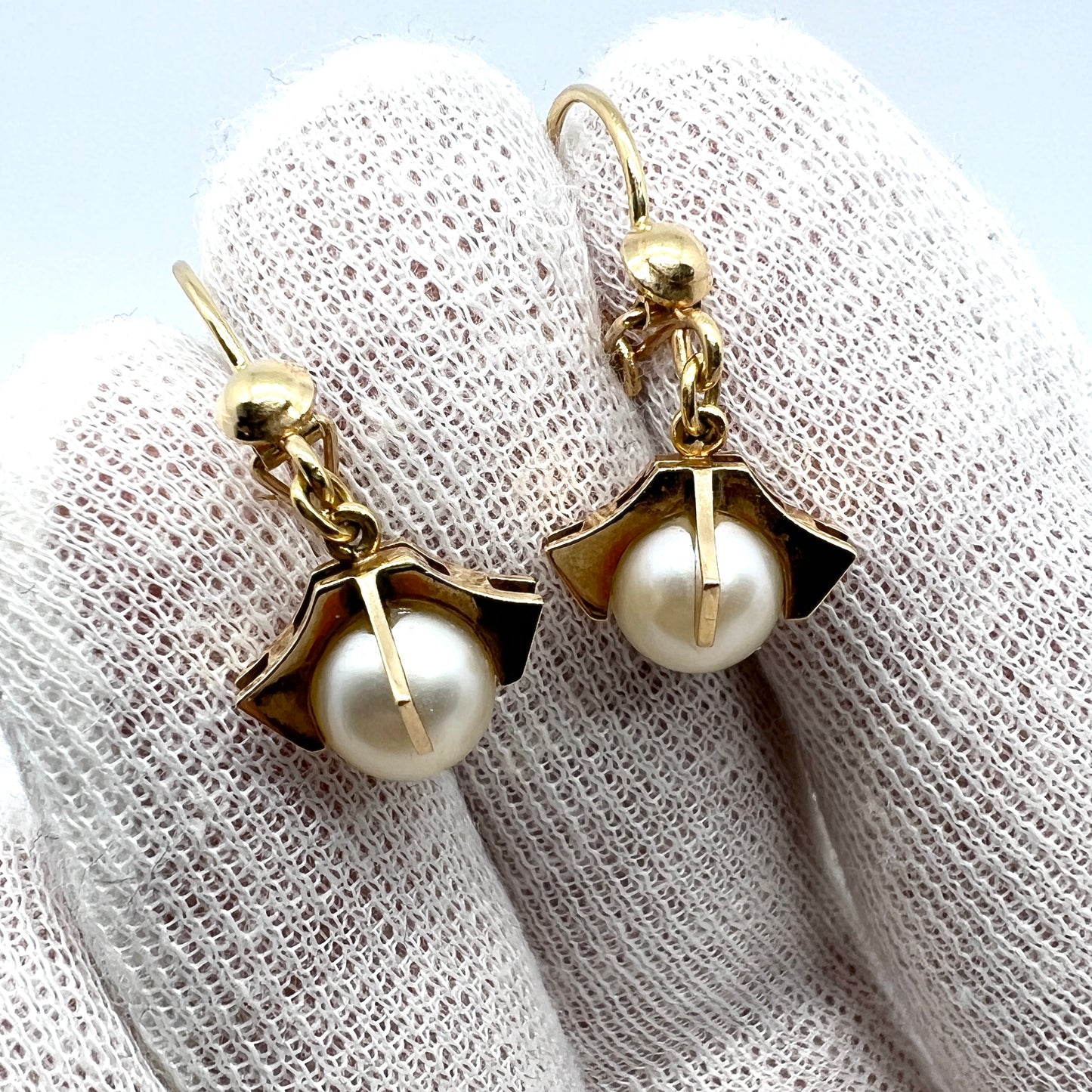 Finland c 1970s. Vintage 14k Gold Pearl Earrings.