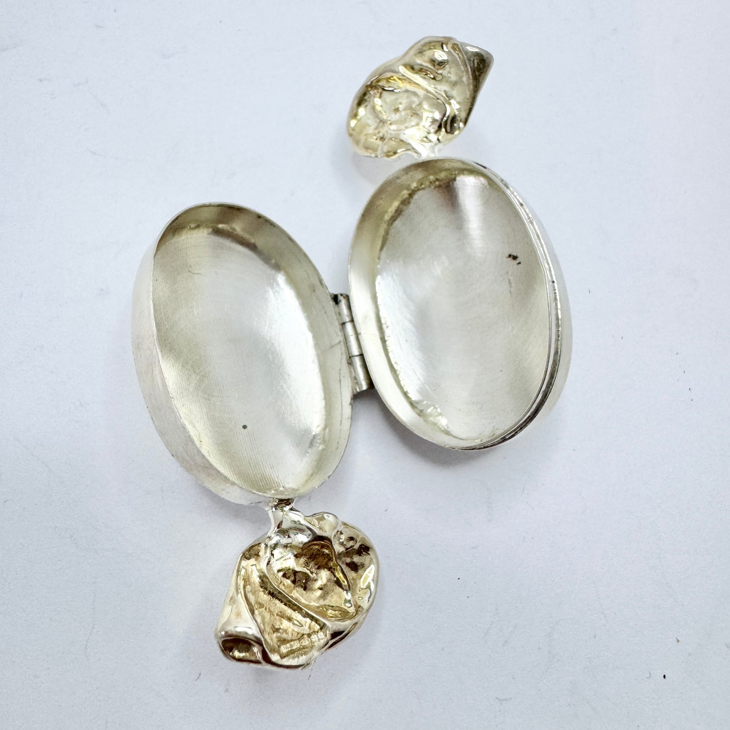 Vintage Sterling Silver Candy Pill Box.