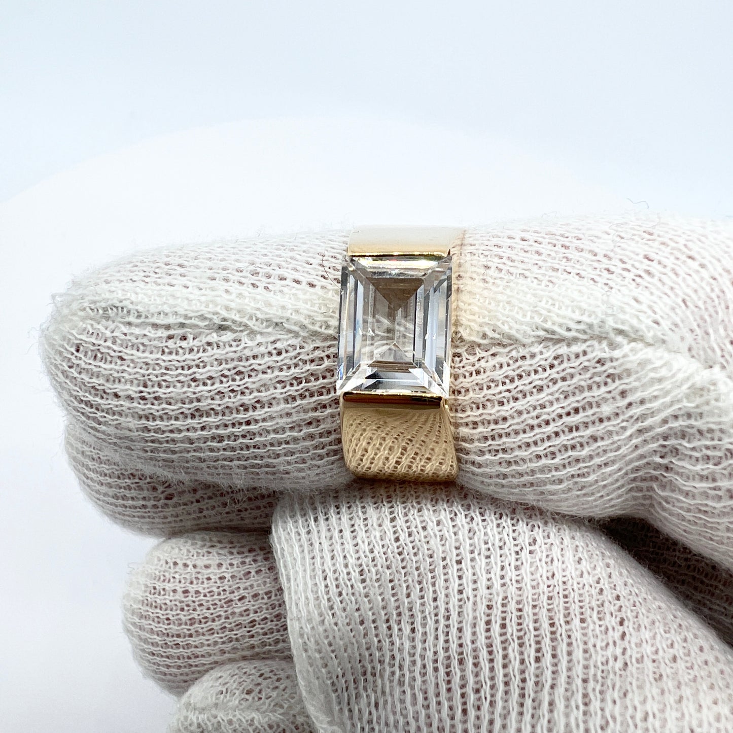 Ceson Sweden 1956, Vintage 18k Gold Synthetic Spinel  Ring.