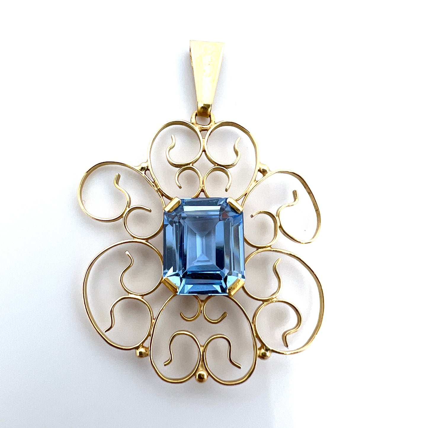 Erik Krantz, Sweden 1952 Vintage 18k Gold Blue Synthetic Spinel Pendant.