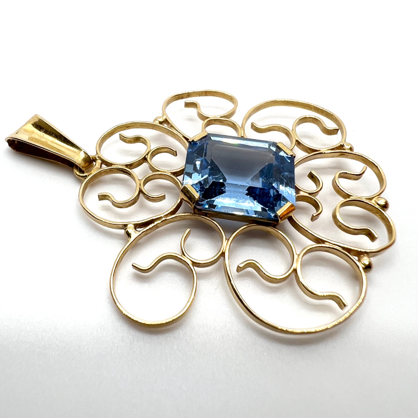 Erik Krantz, Sweden 1952 Vintage 18k Gold Blue Synthetic Spinel Pendant.