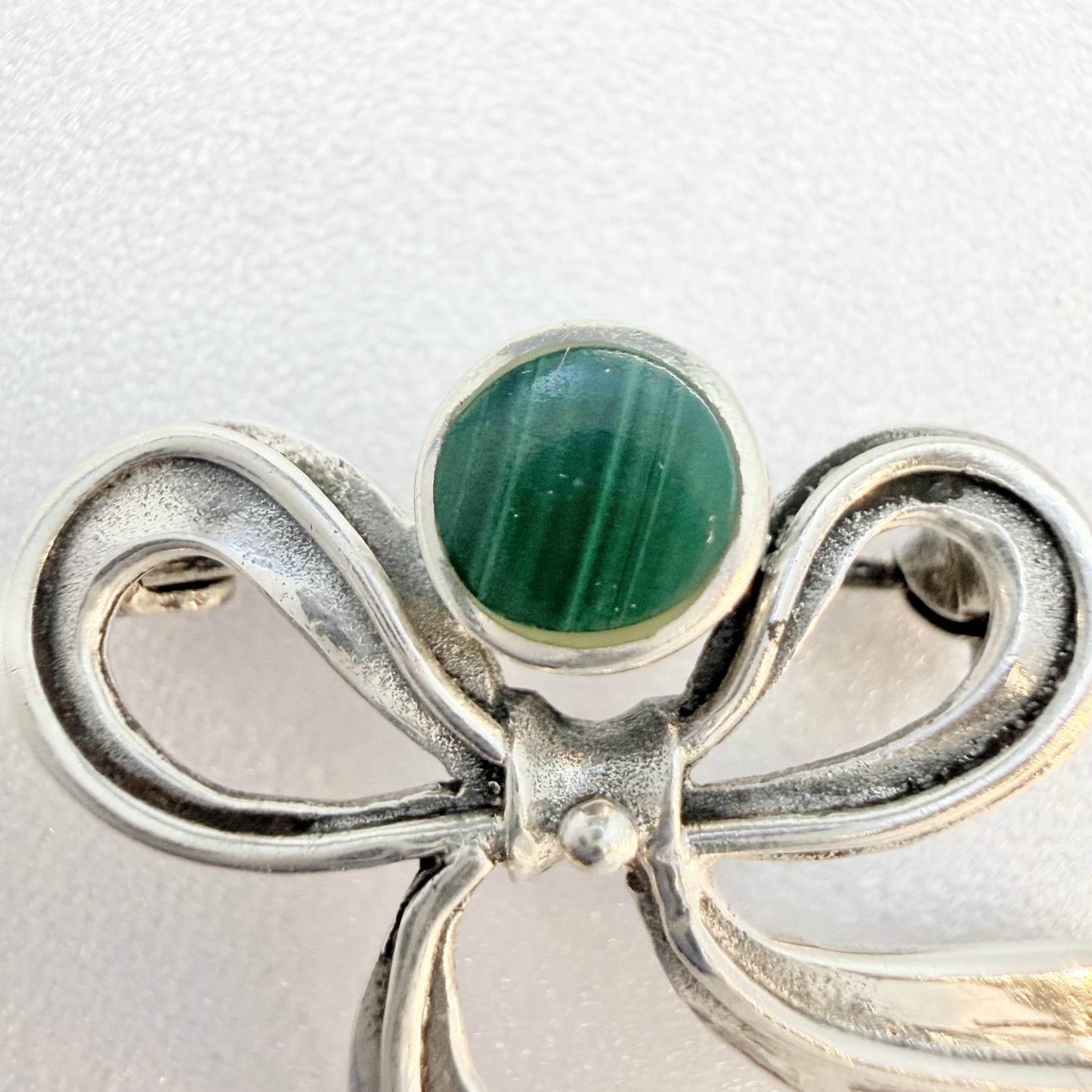 Vintage Sterling Silver Malachite Ribbon Brooch.