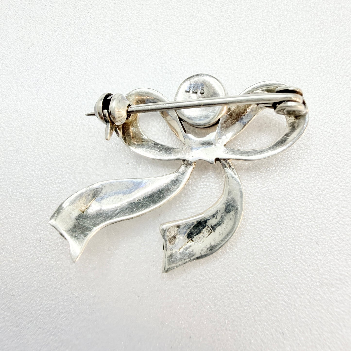 Vintage Sterling Silver Malachite Ribbon Brooch.
