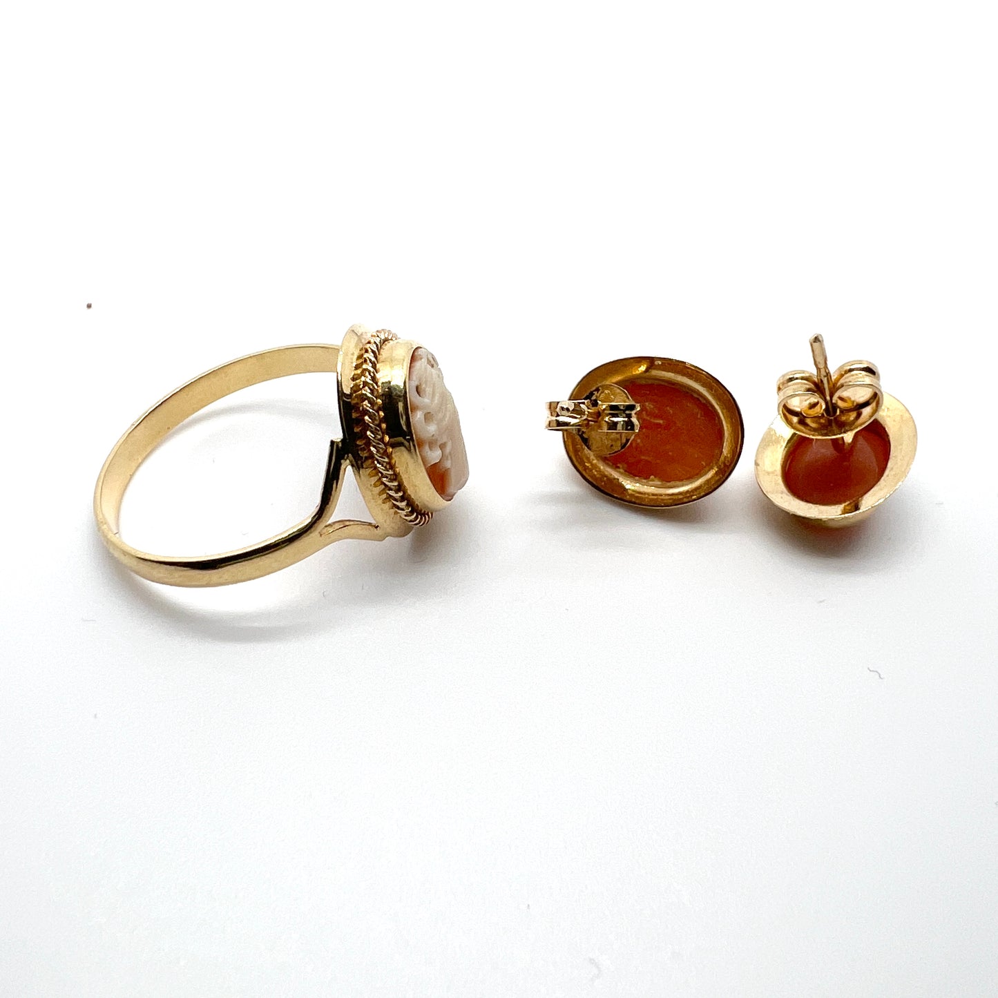 Vintage 18k Gold Cameo Set. Ring + Earrings.