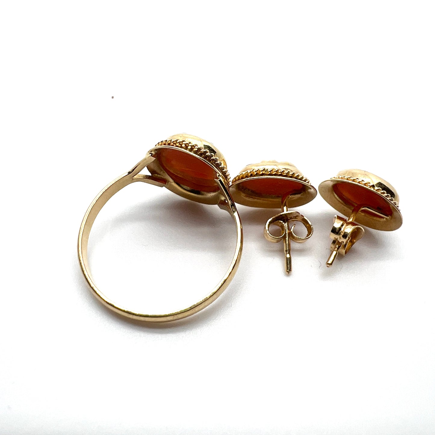 Vintage 18k Gold Cameo Set. Ring + Earrings.