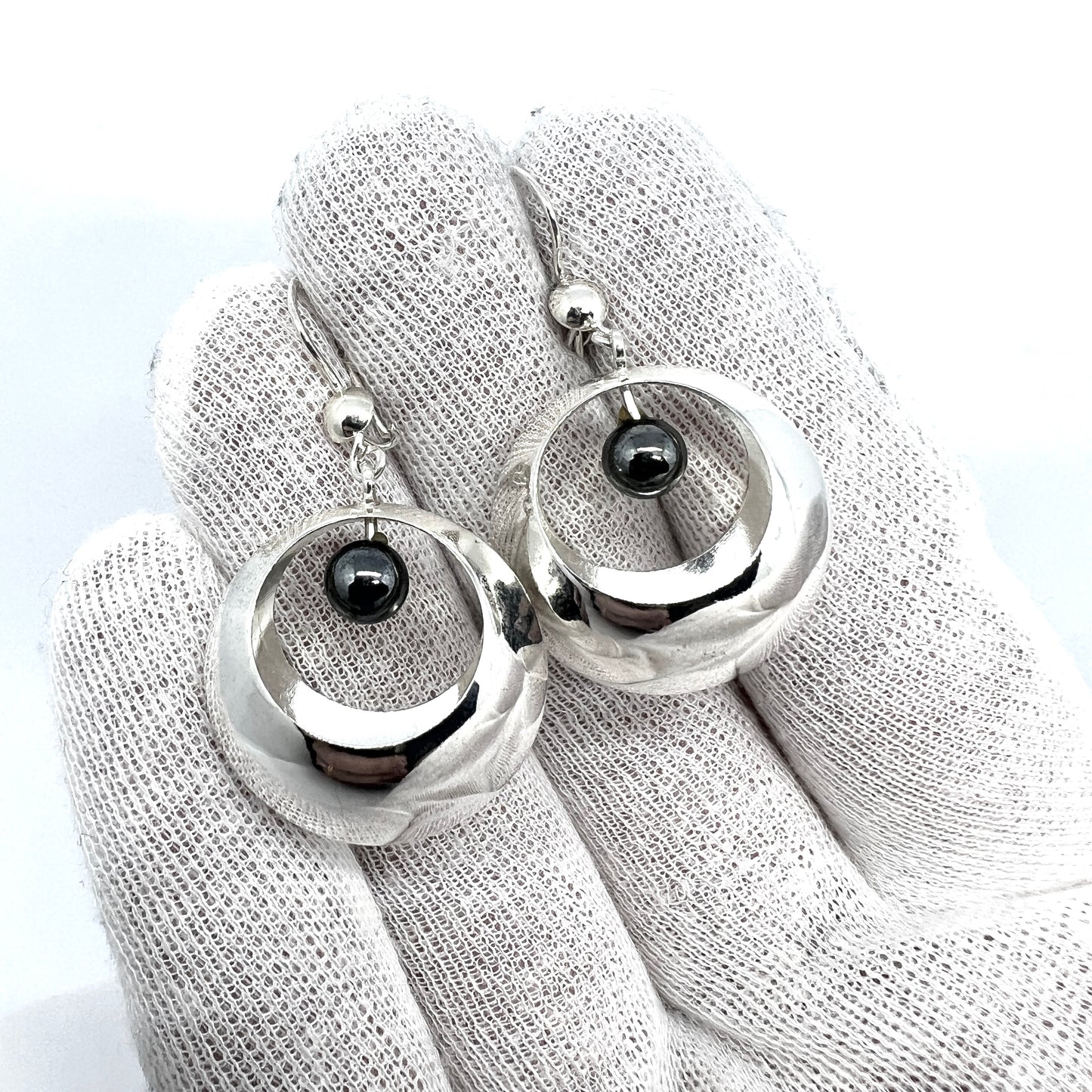 Einari Ailio, Finland 1975. Vintage Modernist Sterling Silver Hematite Earrings.