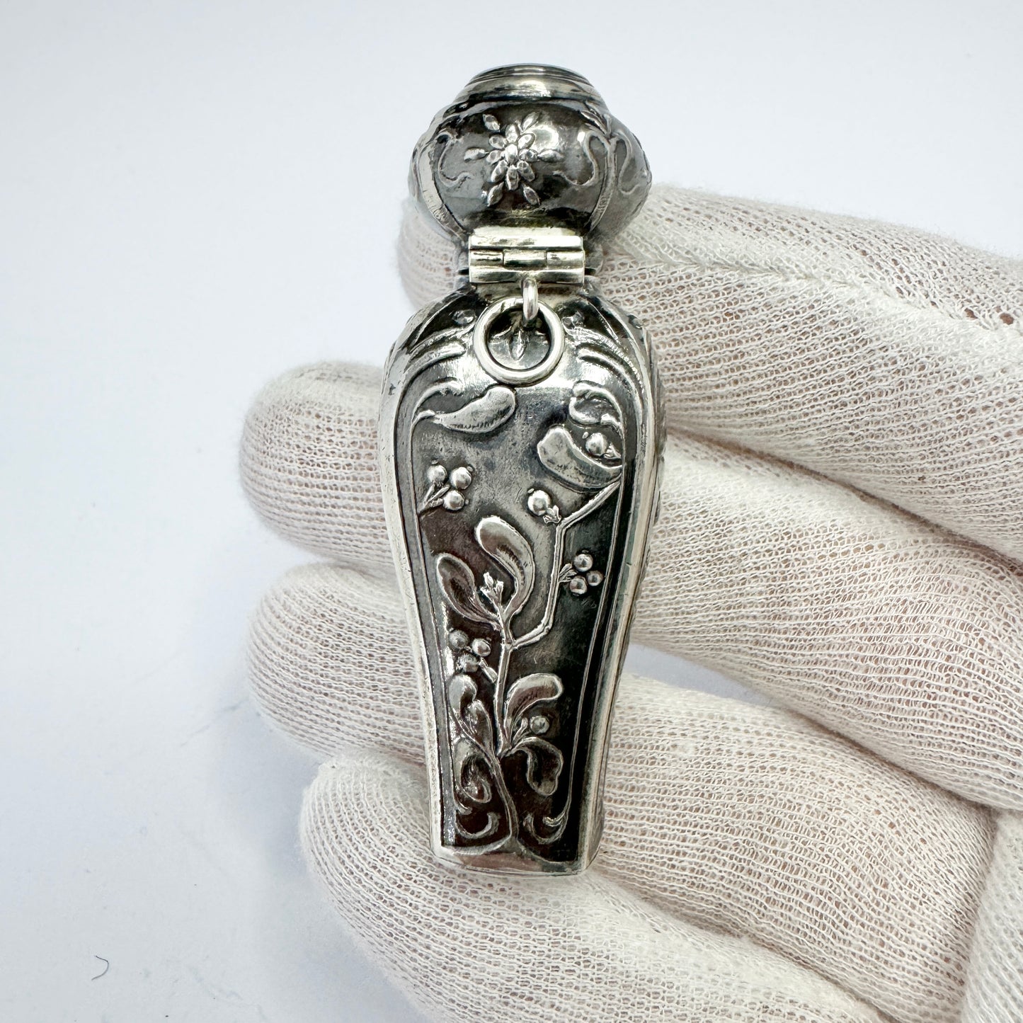 France c 1900. Antique Art Nouveau Perfume Bottle Pendant.