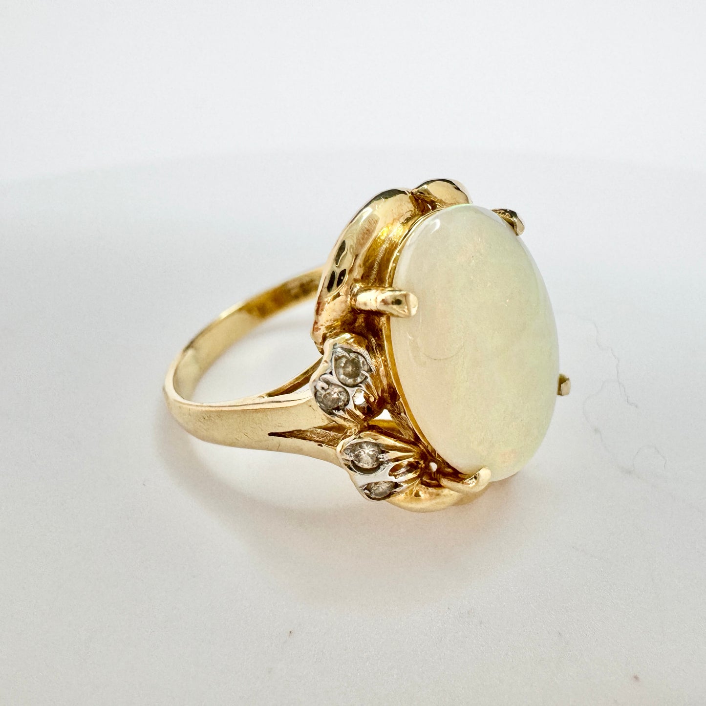 Vintage 14k Gold Opal Diamond Ring.