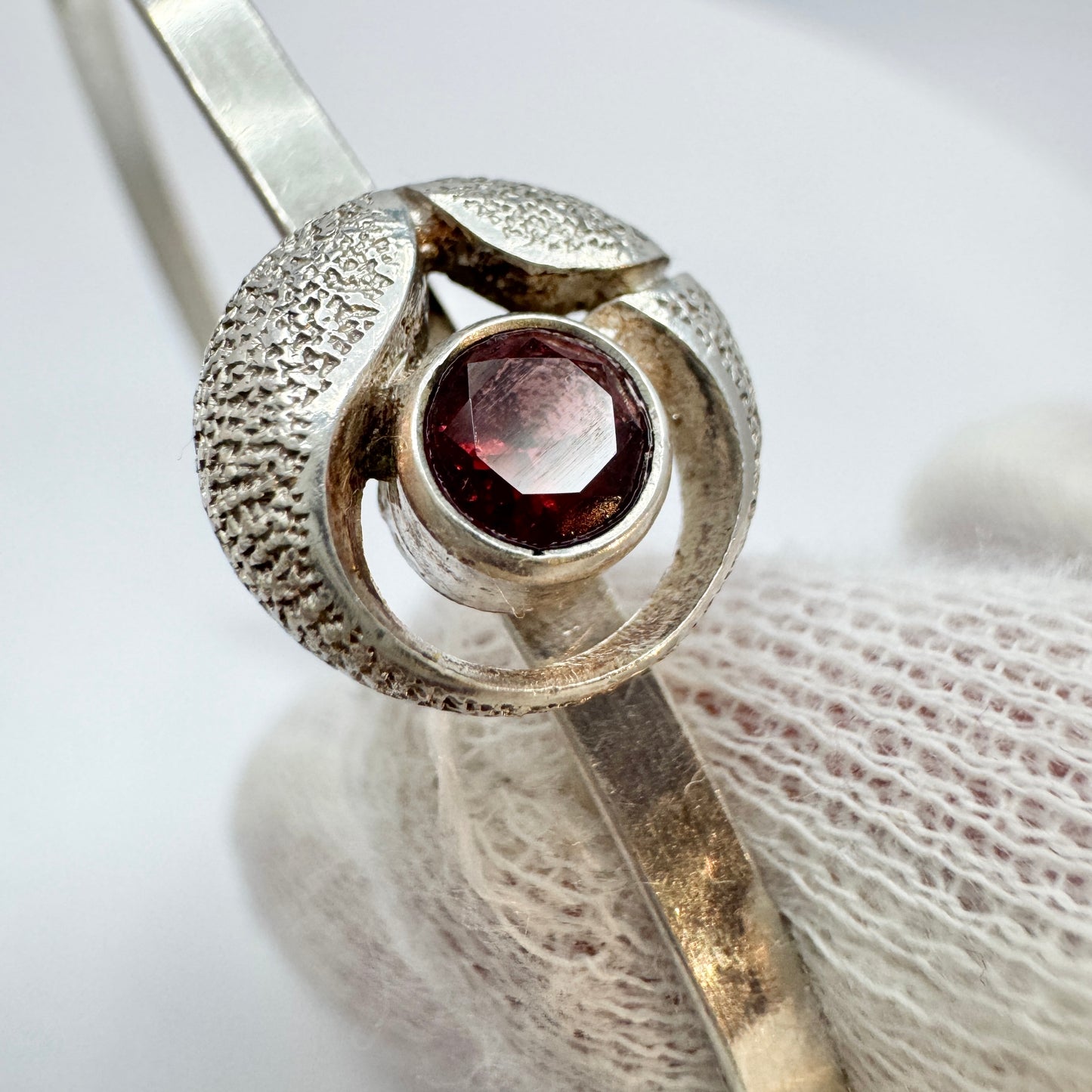 Sten & Laine, Finland 1981. Vintage Sterling Silver Crystal Bangle Bracelet.