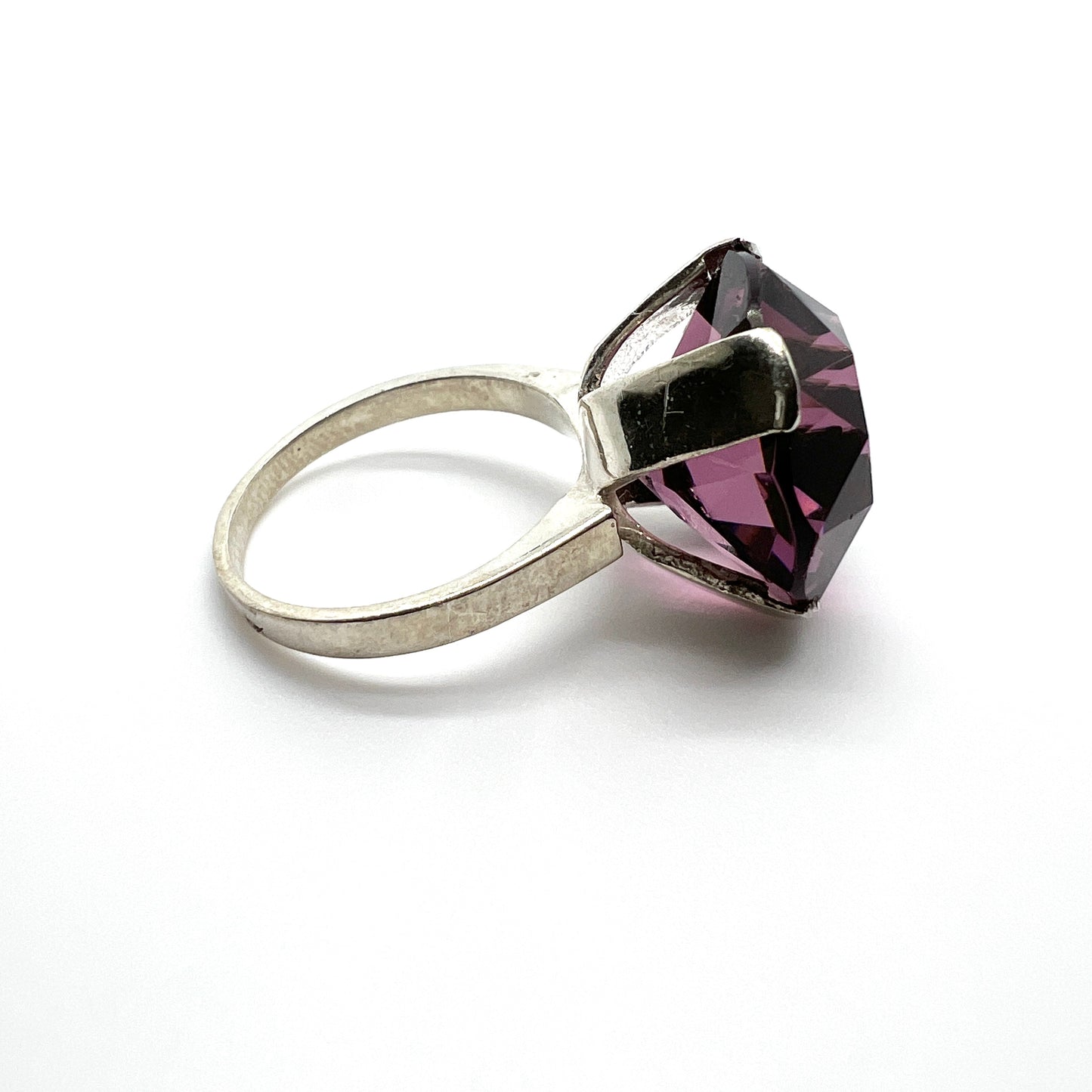 Germany c 1960-70s. Vintage 835 Silver Deep Purple Glass Ring.