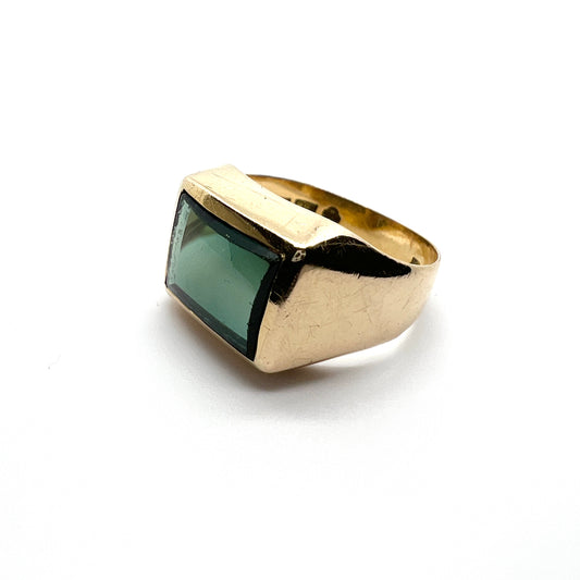 Gustav Dahlgren, Sweden 1958 Vintage 18k Gold Forest Green Paste Stone Signet Ring.