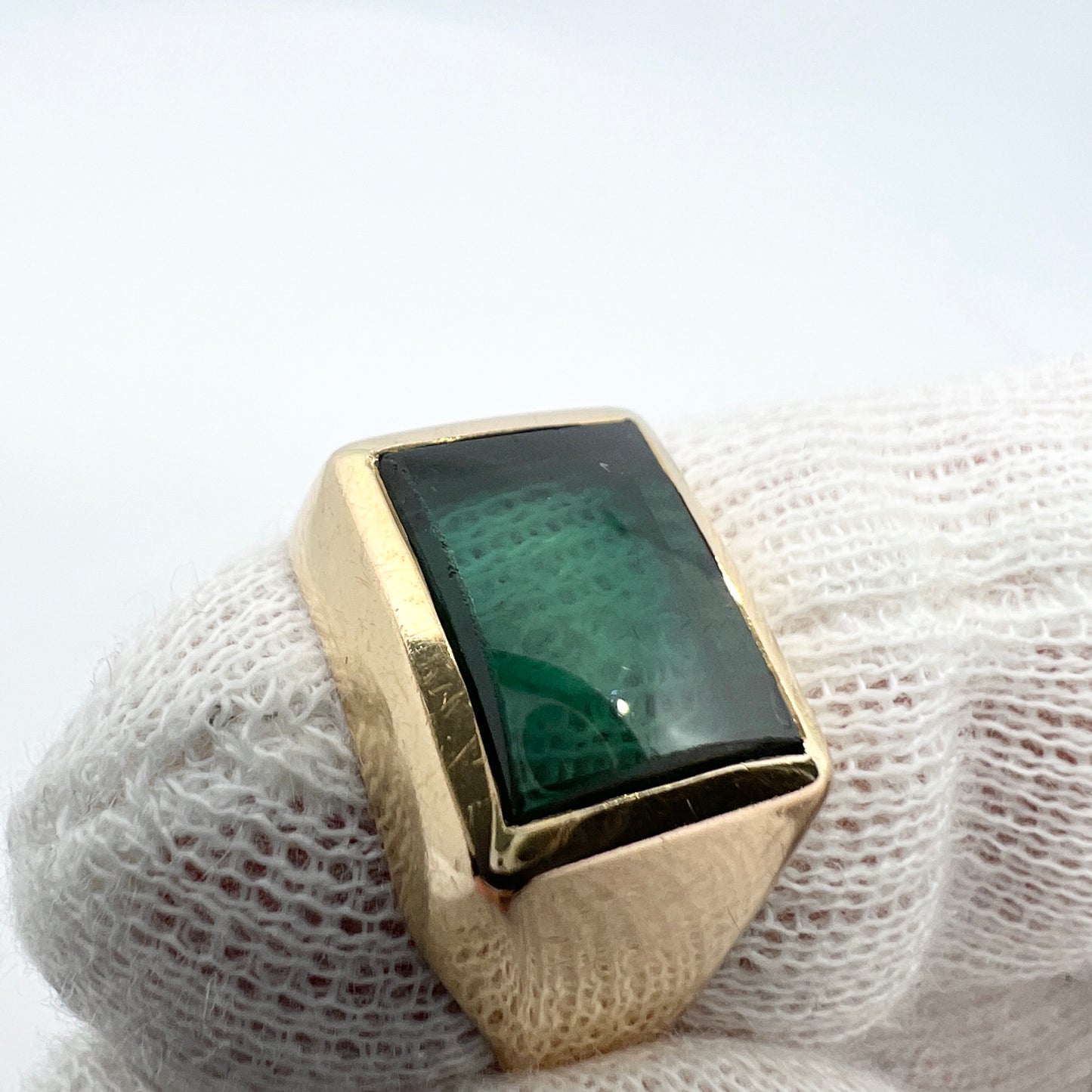 Gustav Dahlgren, Sweden 1958 Vintage 18k Gold Forest Green Paste Stone Signet Ring.