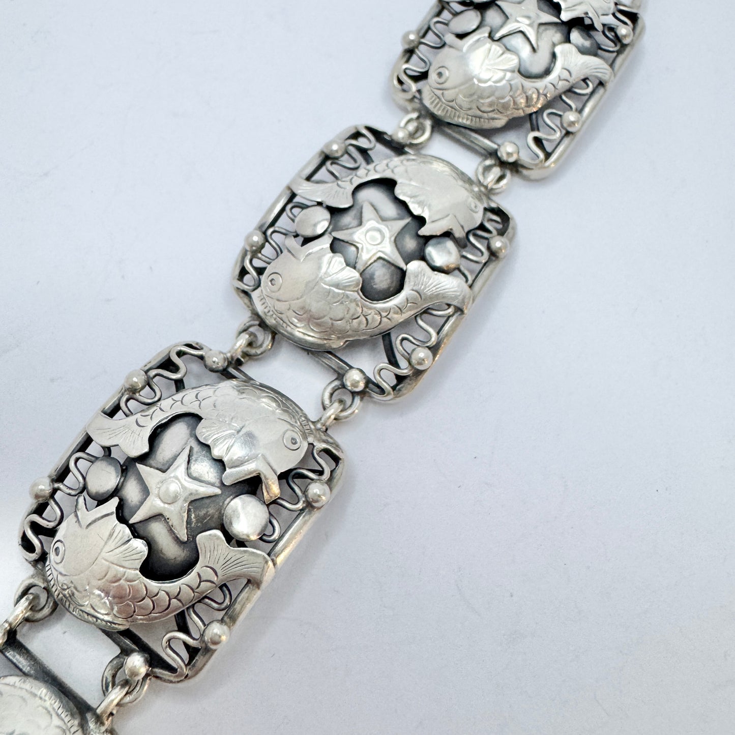 GUSSI, Sweden 1949. Bold Vintage Sterling Silver Fish Link Bracelet.