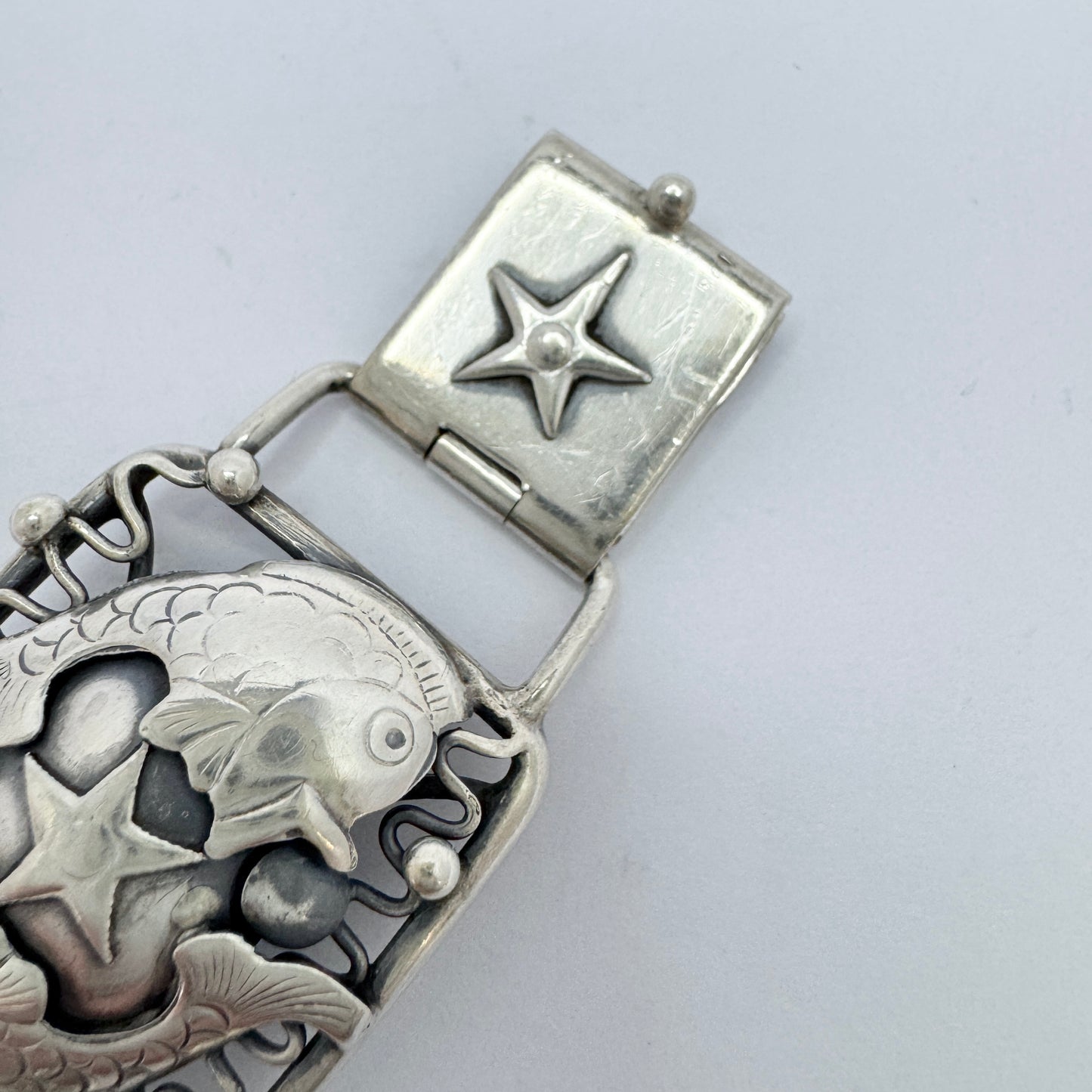 GUSSI, Sweden 1949. Bold Vintage Sterling Silver Fish Link Bracelet.