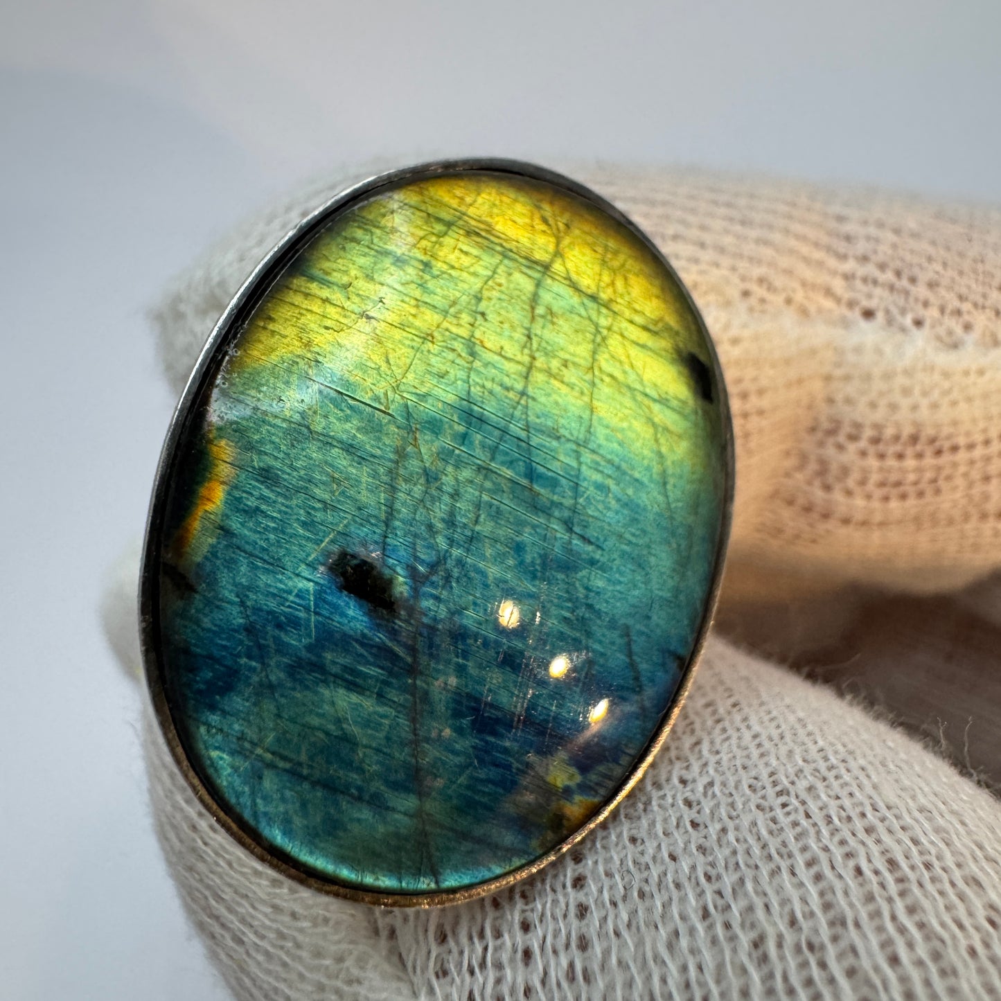 Kaunis Koru, Finland. Vintage Sterling Silver Spectrolite Ring.