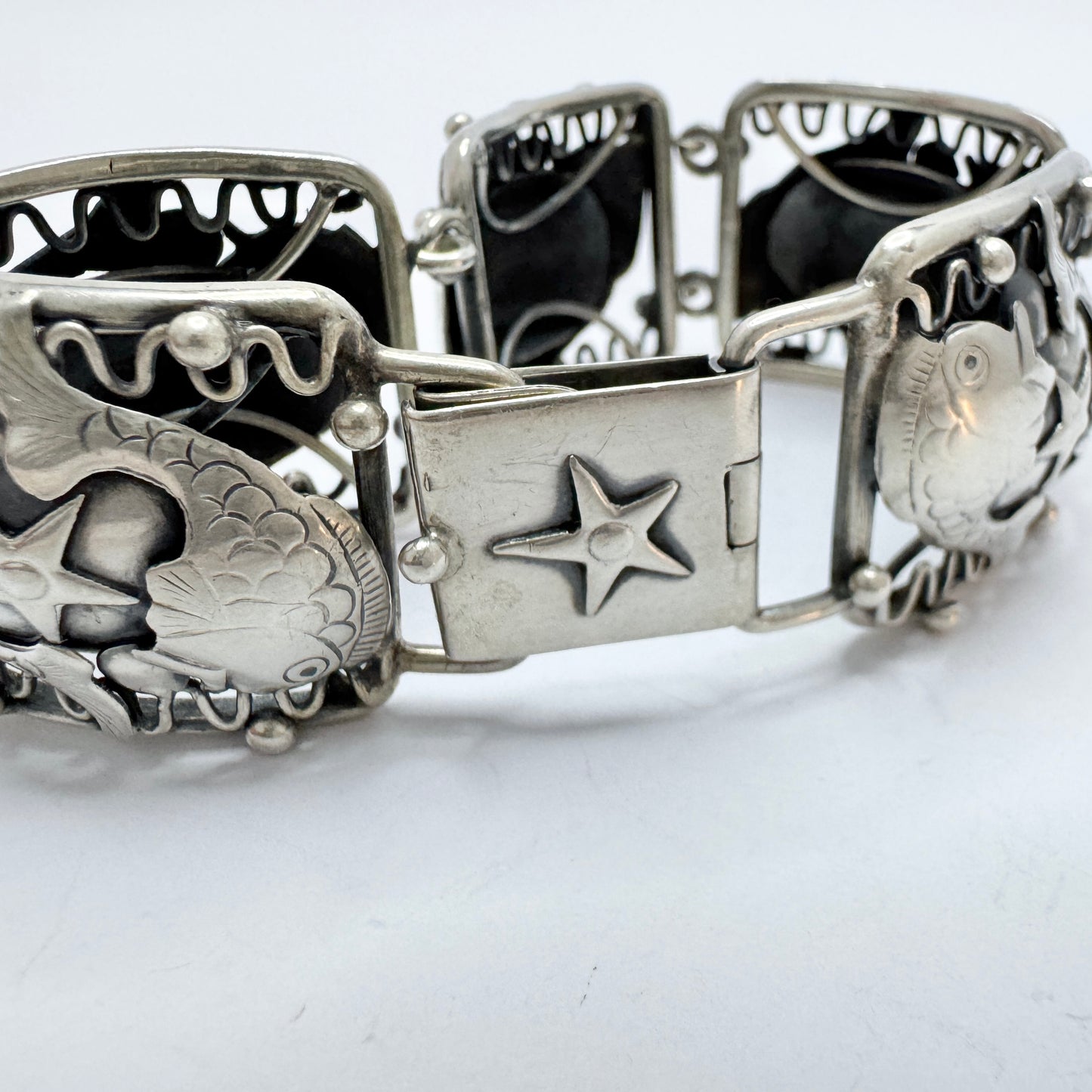 GUSSI, Sweden 1949. Bold Vintage Sterling Silver Fish Link Bracelet.