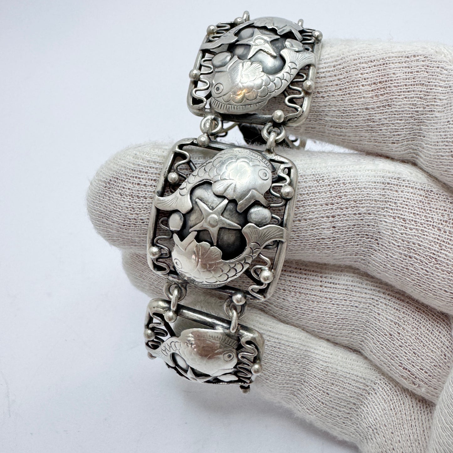 GUSSI, Sweden 1949. Bold Vintage Sterling Silver Fish Link Bracelet.