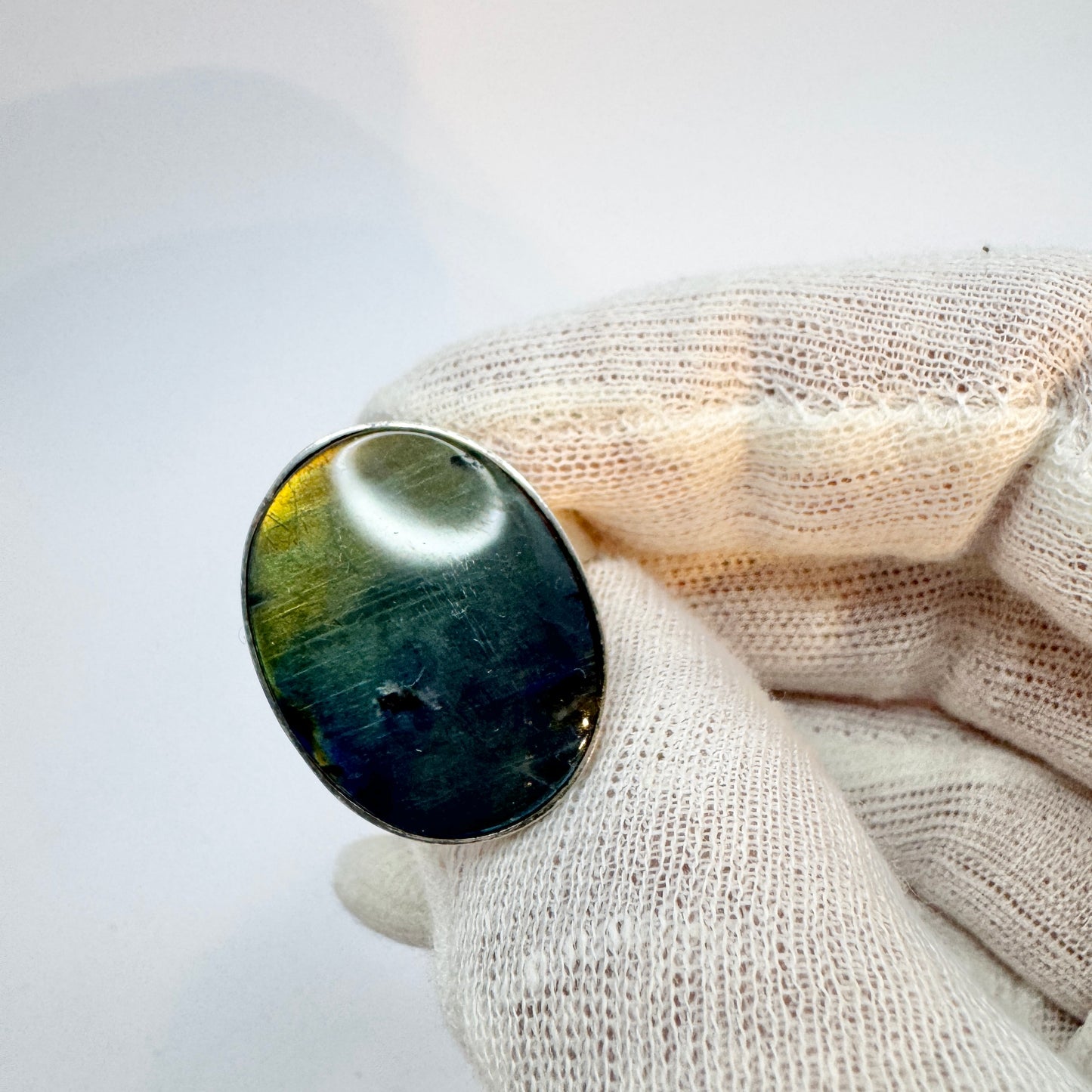 Kaunis Koru, Finland. Vintage Sterling Silver Spectrolite Ring.