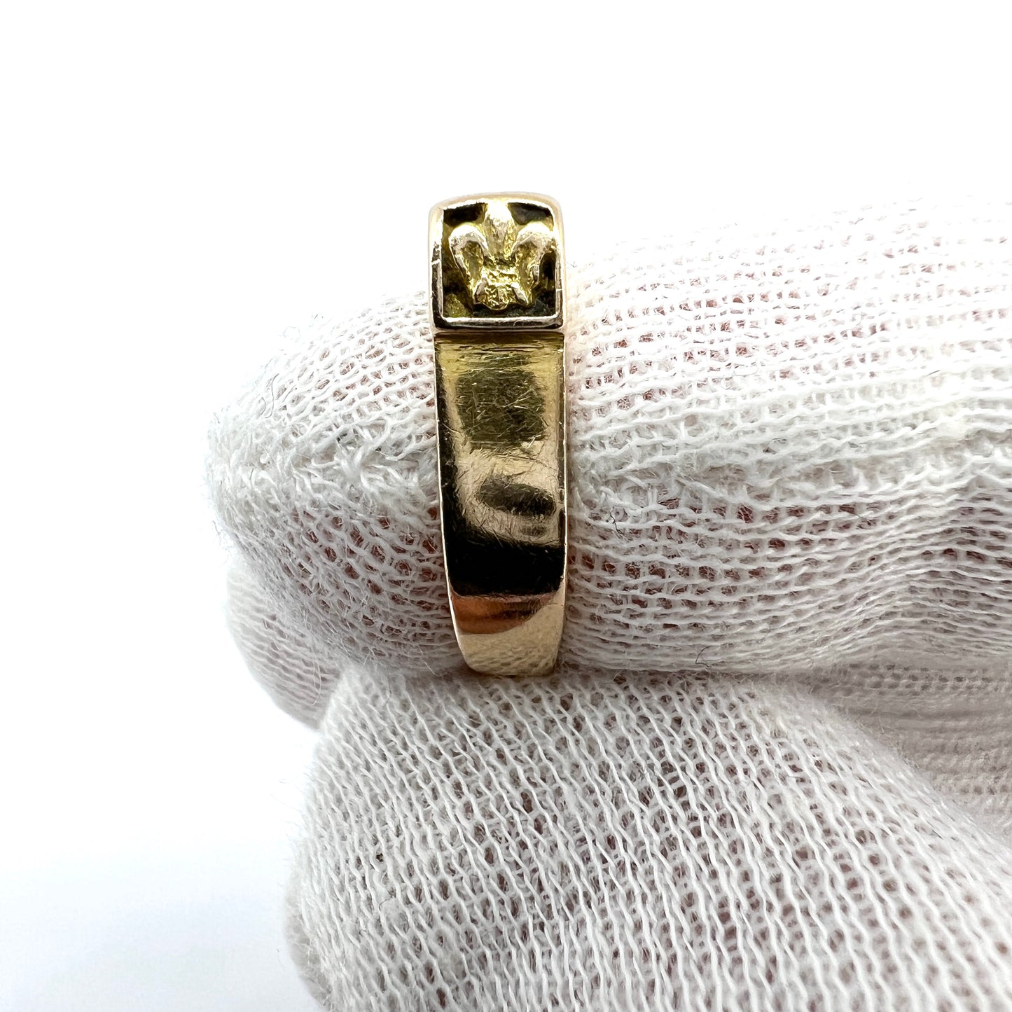 Claes E Giertta, Sweden. Vintage 18k Gold Fleurs-De-Lys Gold Ring. Signed.