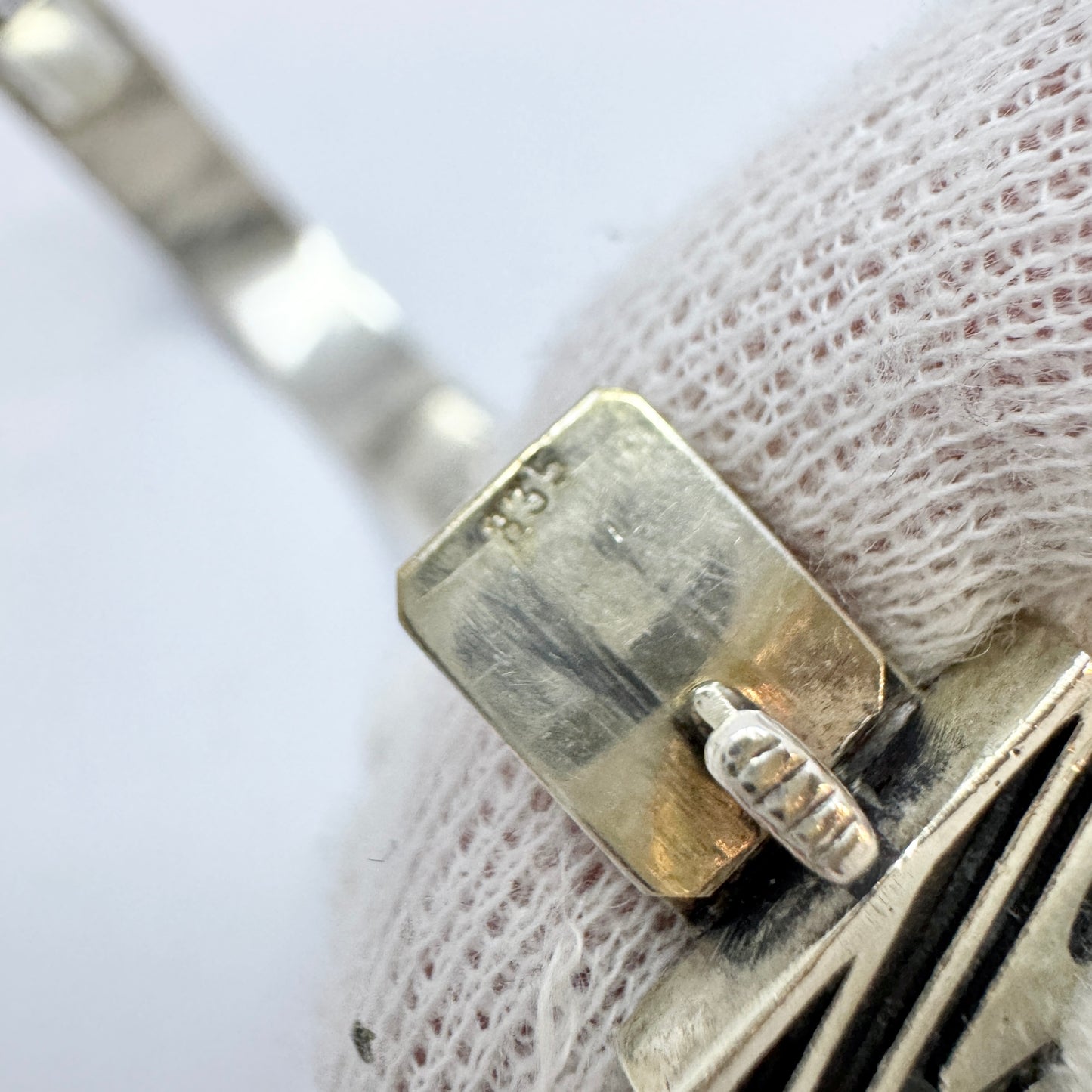 Vintage ca 1960s. Vintage Modernist Solid Silver Hinged Bangle Bracelet.