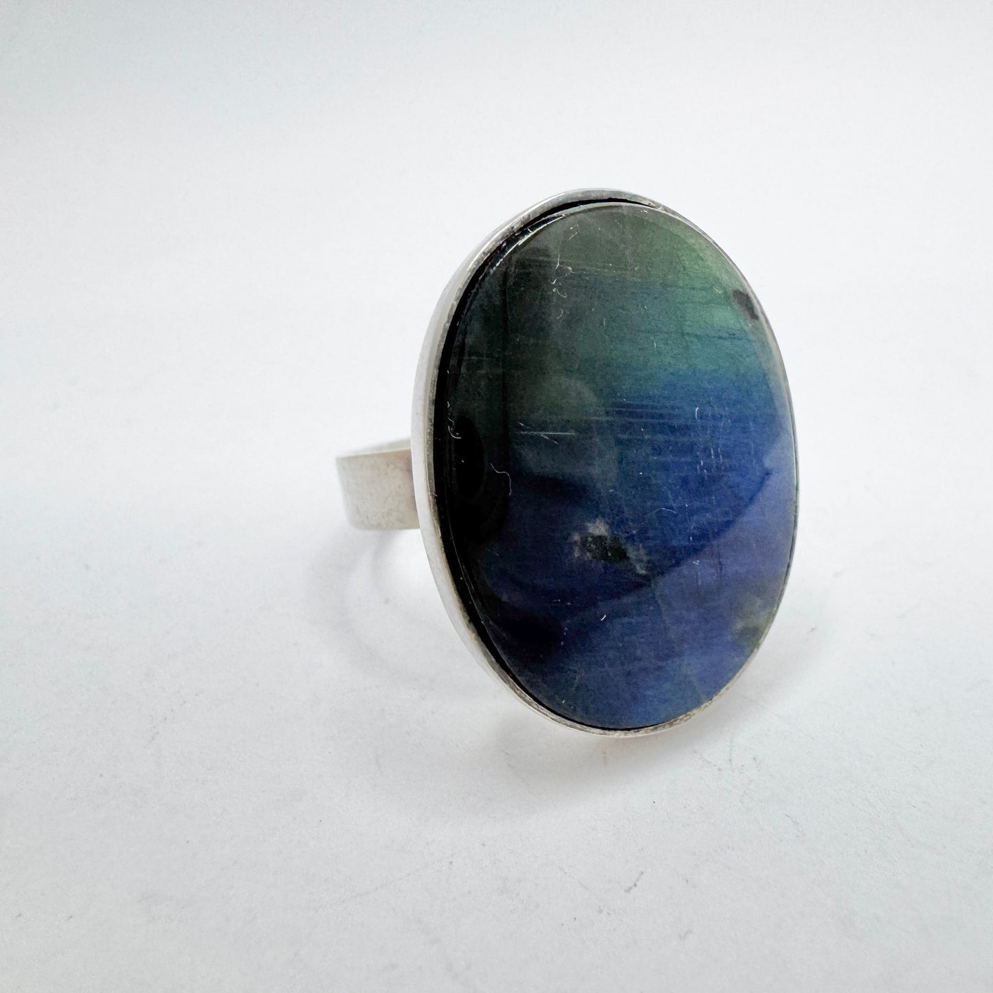 Kaunis Koru, Finland. Vintage Sterling Silver Spectrolite Ring.