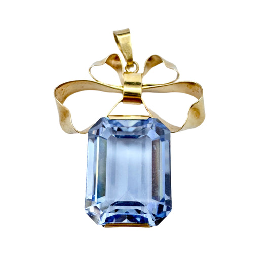Guldvaruhuset, Sweden 1949. Vintage 18k Gold Synthetic Icy Blue Spinel Pendant