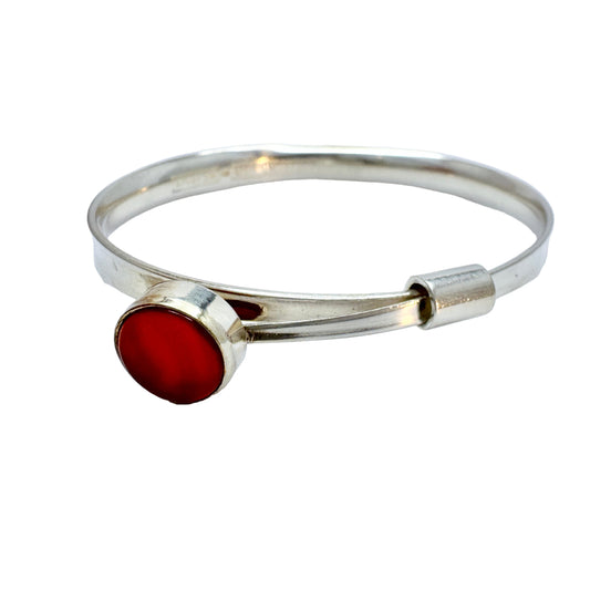Erik Granit, Finland 1975. Vintage Sterling Silver Carnelian Bangle Bracelet.