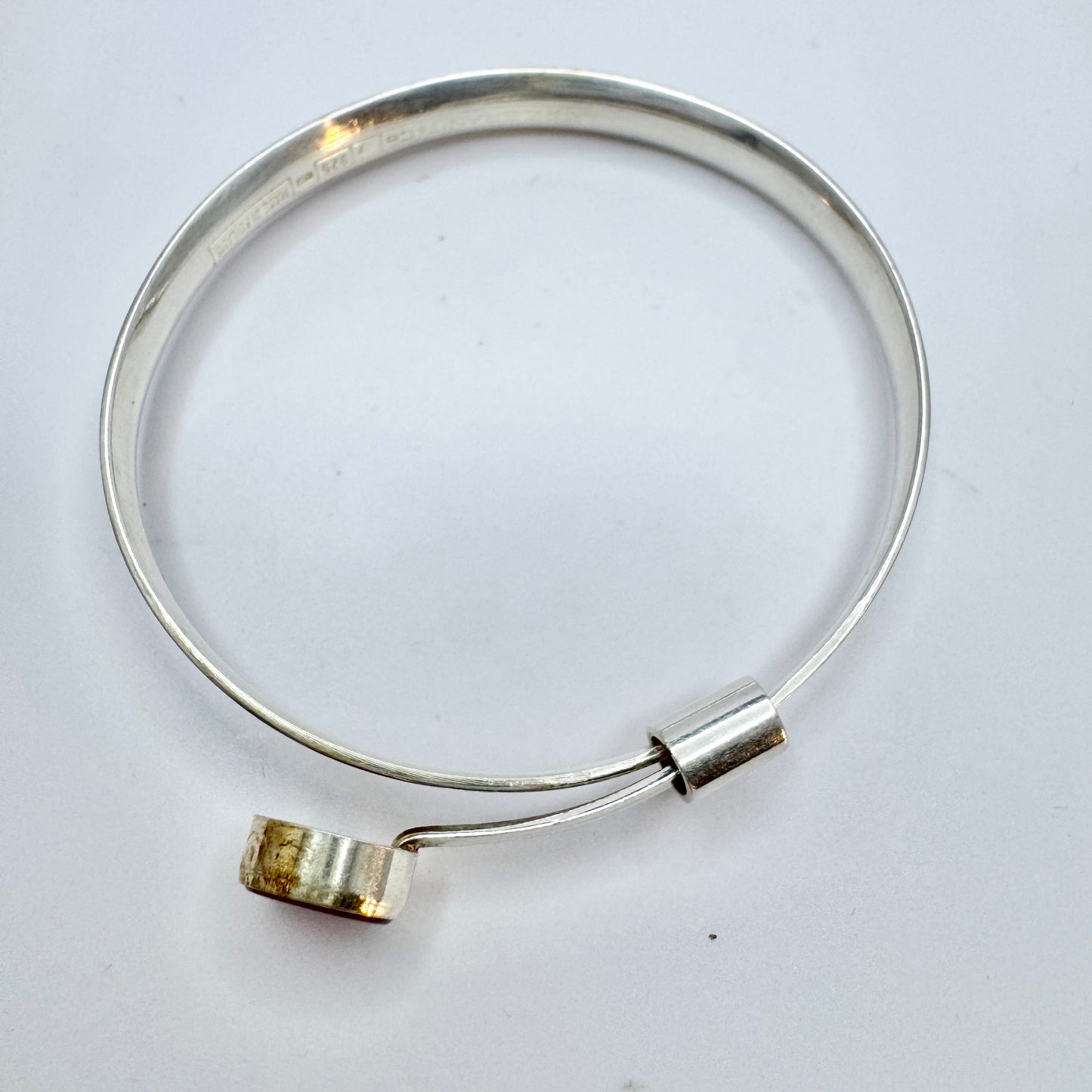 Erik Granit, Finland 1975. Vintage Sterling Silver Carnelian Bangle Bracelet.
