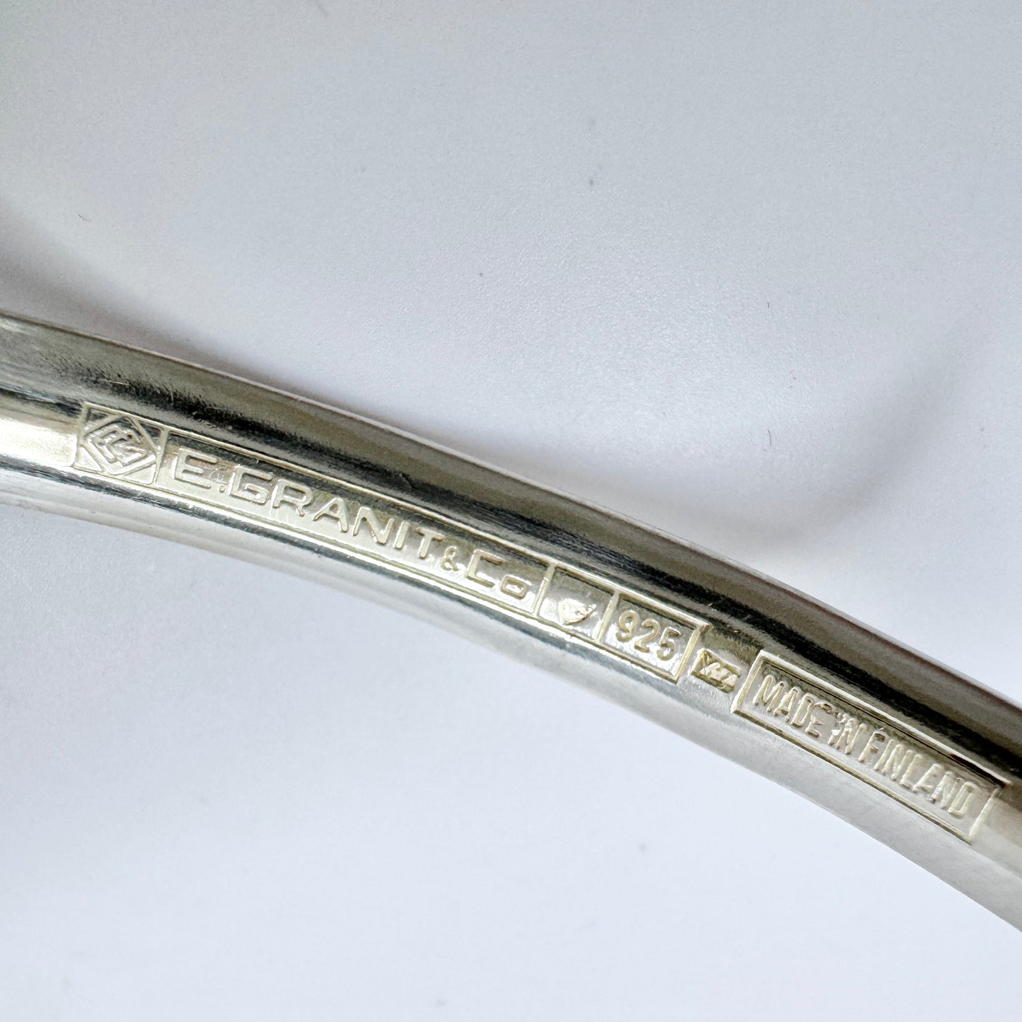 Erik Granit, Finland 1975. Vintage Sterling Silver Carnelian Bangle Bracelet.