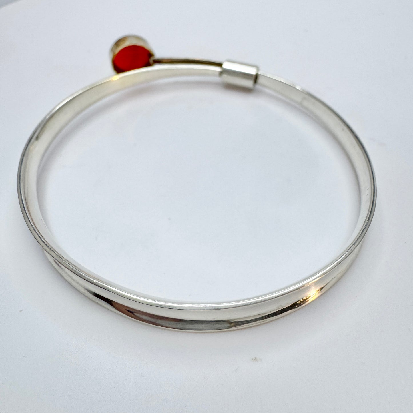 Erik Granit, Finland 1975. Vintage Sterling Silver Carnelian Bangle Bracelet.