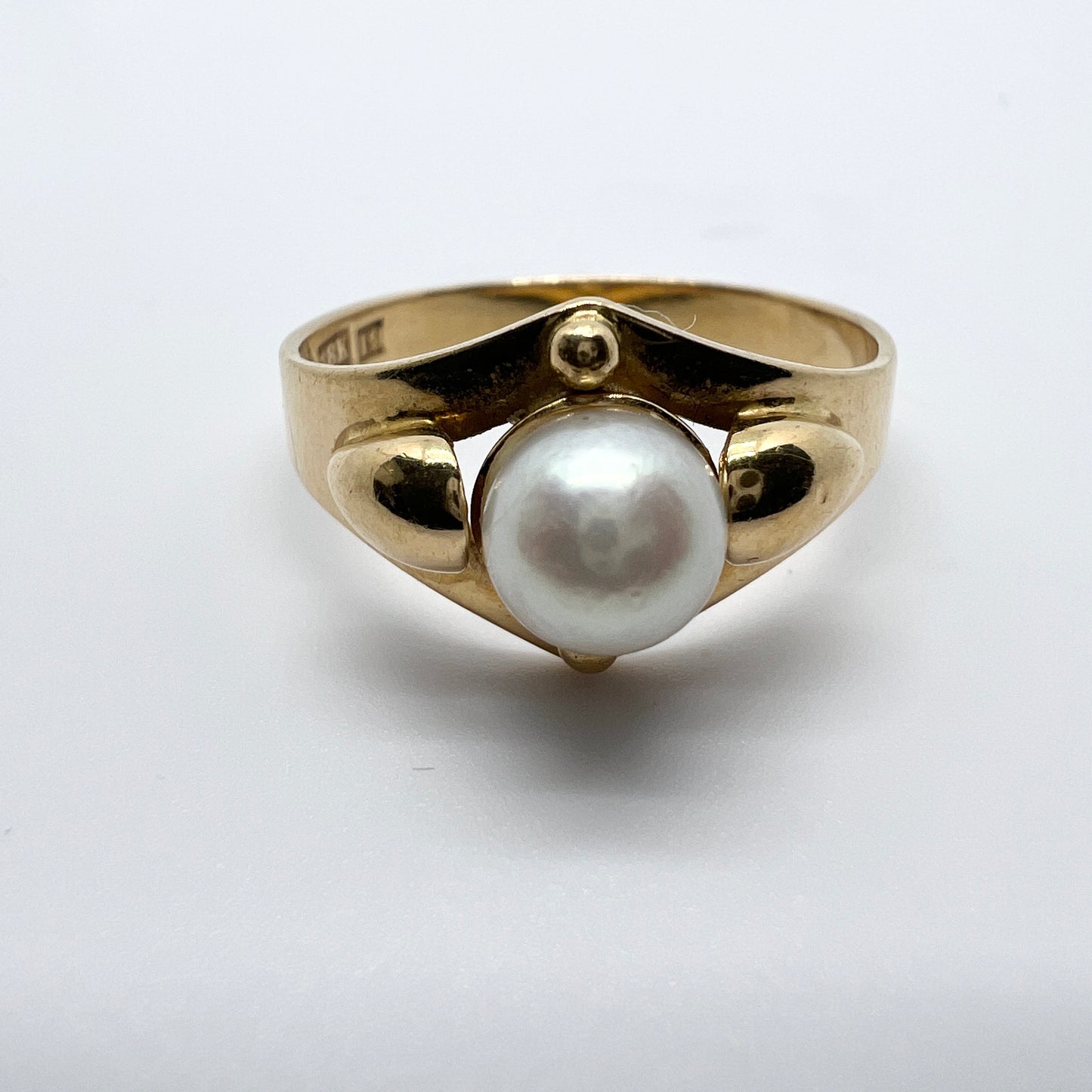 Waldemar Jonsson, Sweden 1959, Vintage 18k Gold Cultured Pearl Ring.